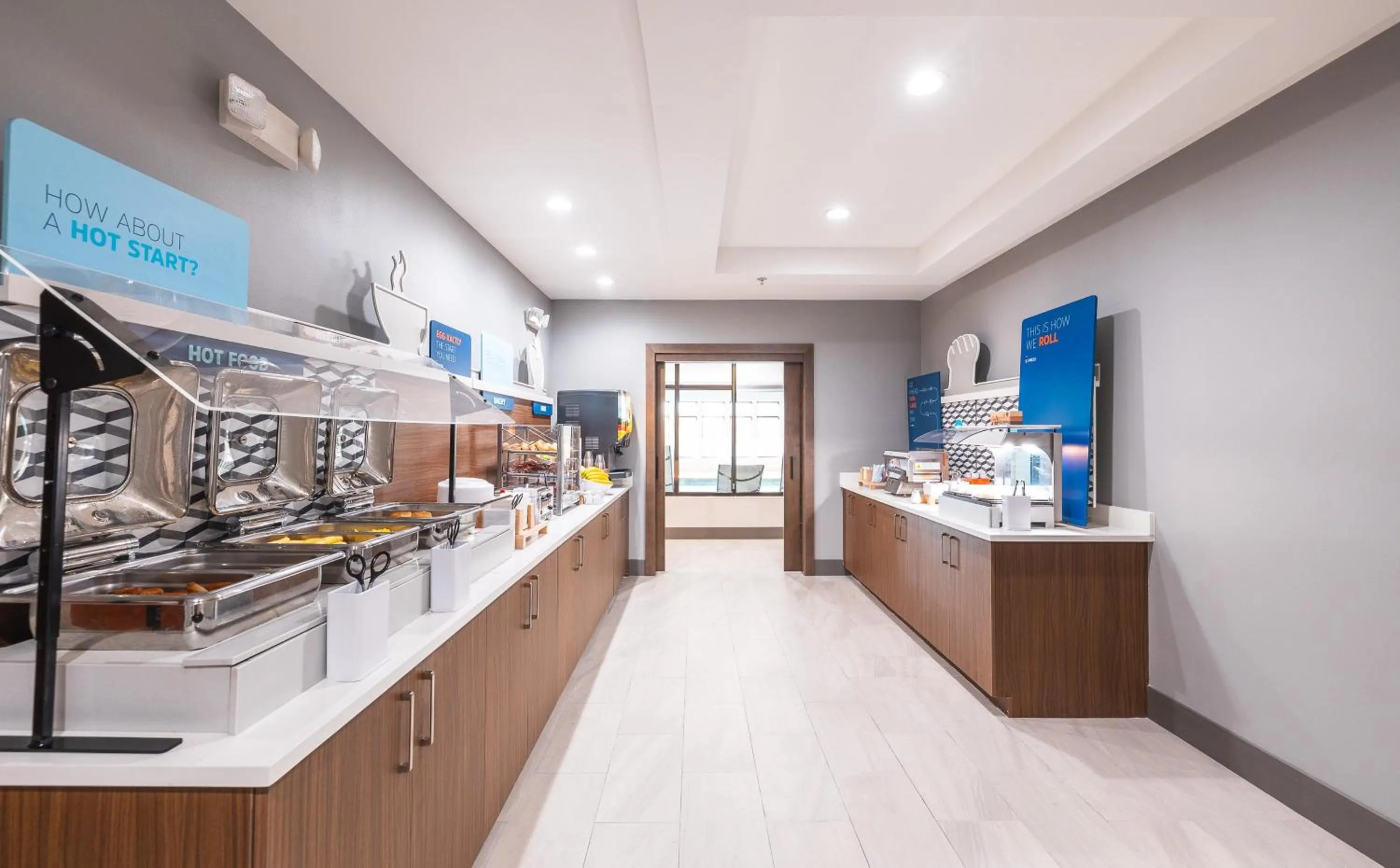 Restaurant/places to eat in Holiday Inn Express Hotel and Suites Saint Robert by IHG