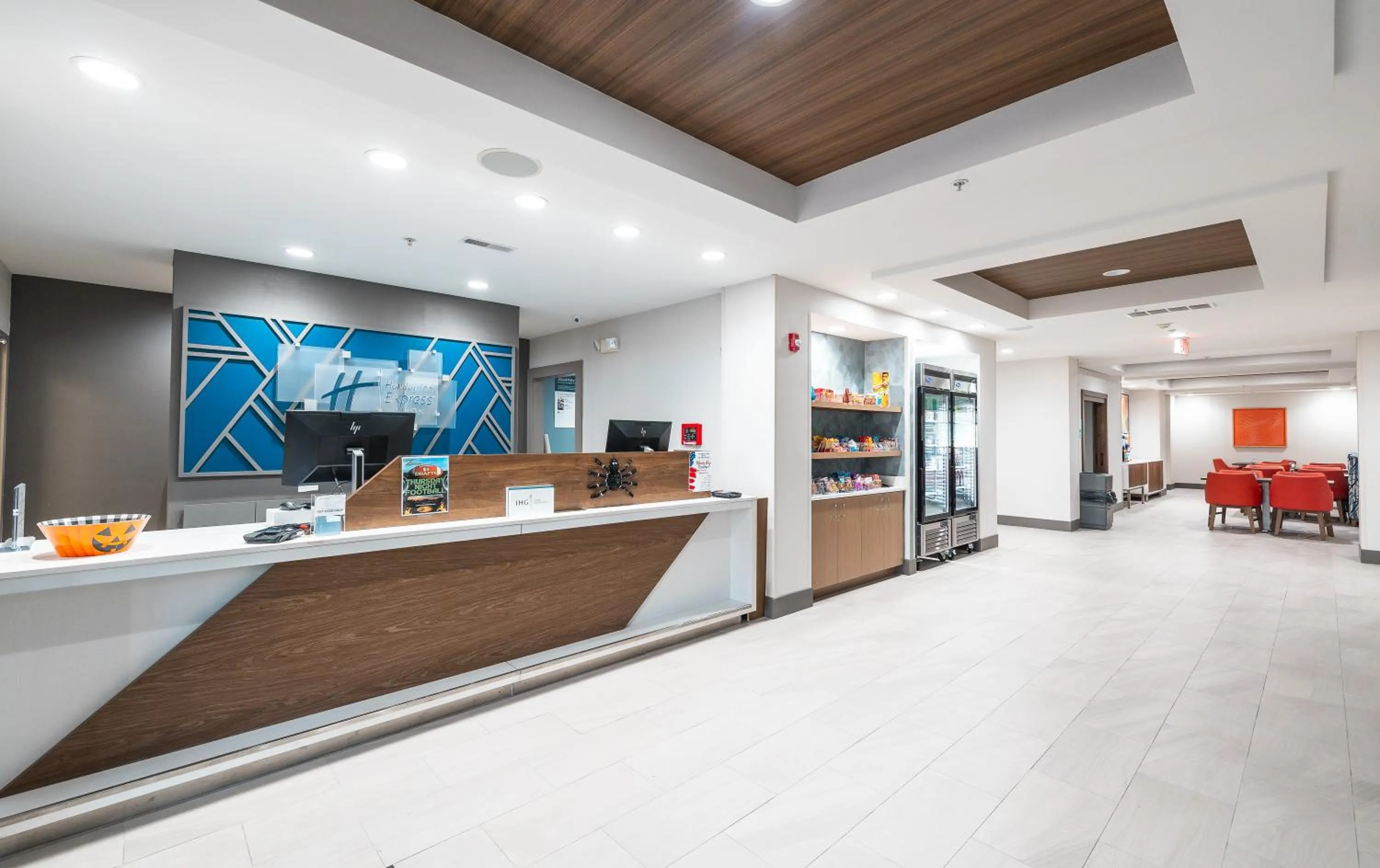 Lobby or reception in Holiday Inn Express Hotel and Suites Saint Robert by IHG