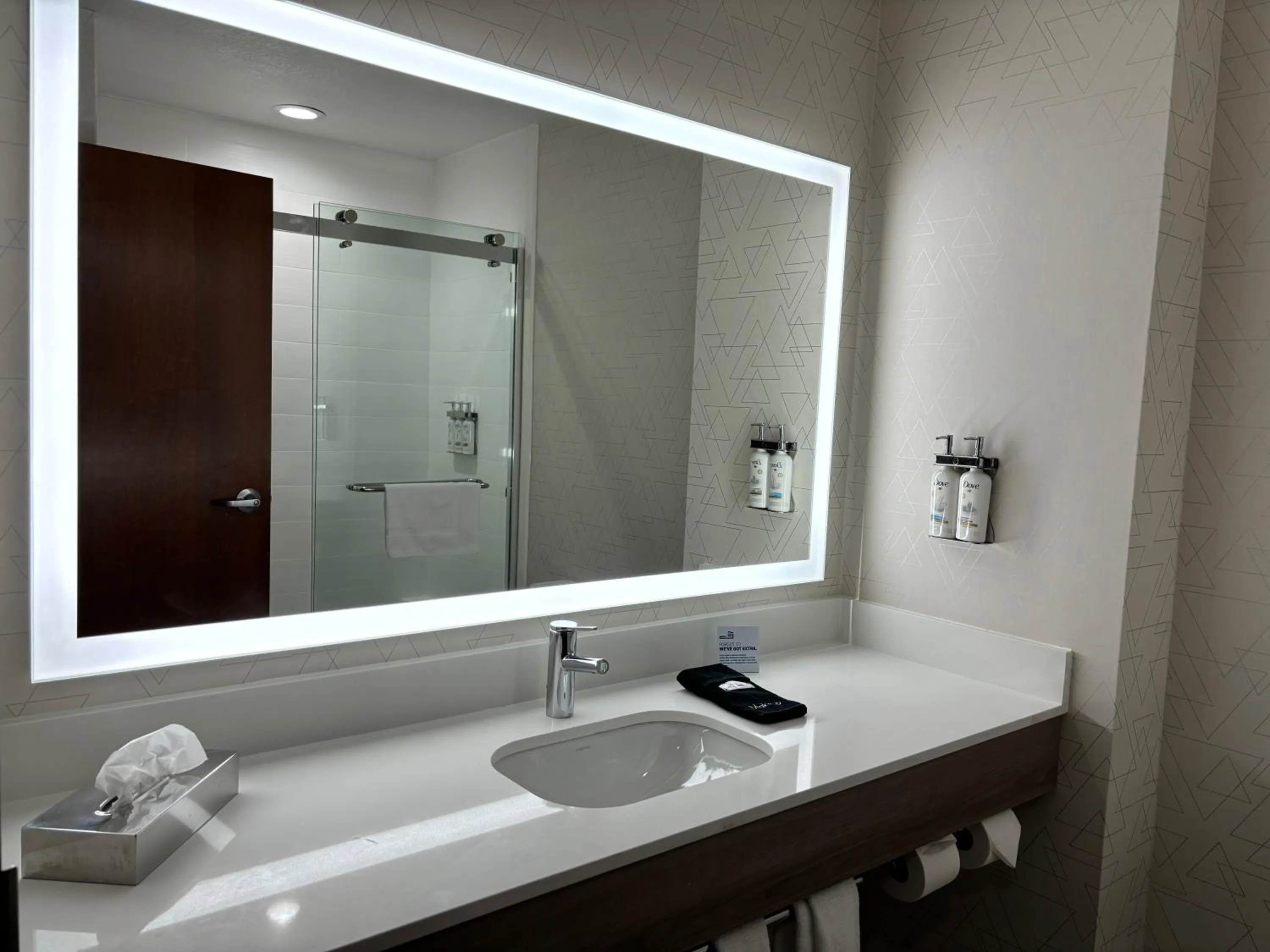 Bathroom in Holiday Inn Express Hotel and Suites Saint Robert by IHG