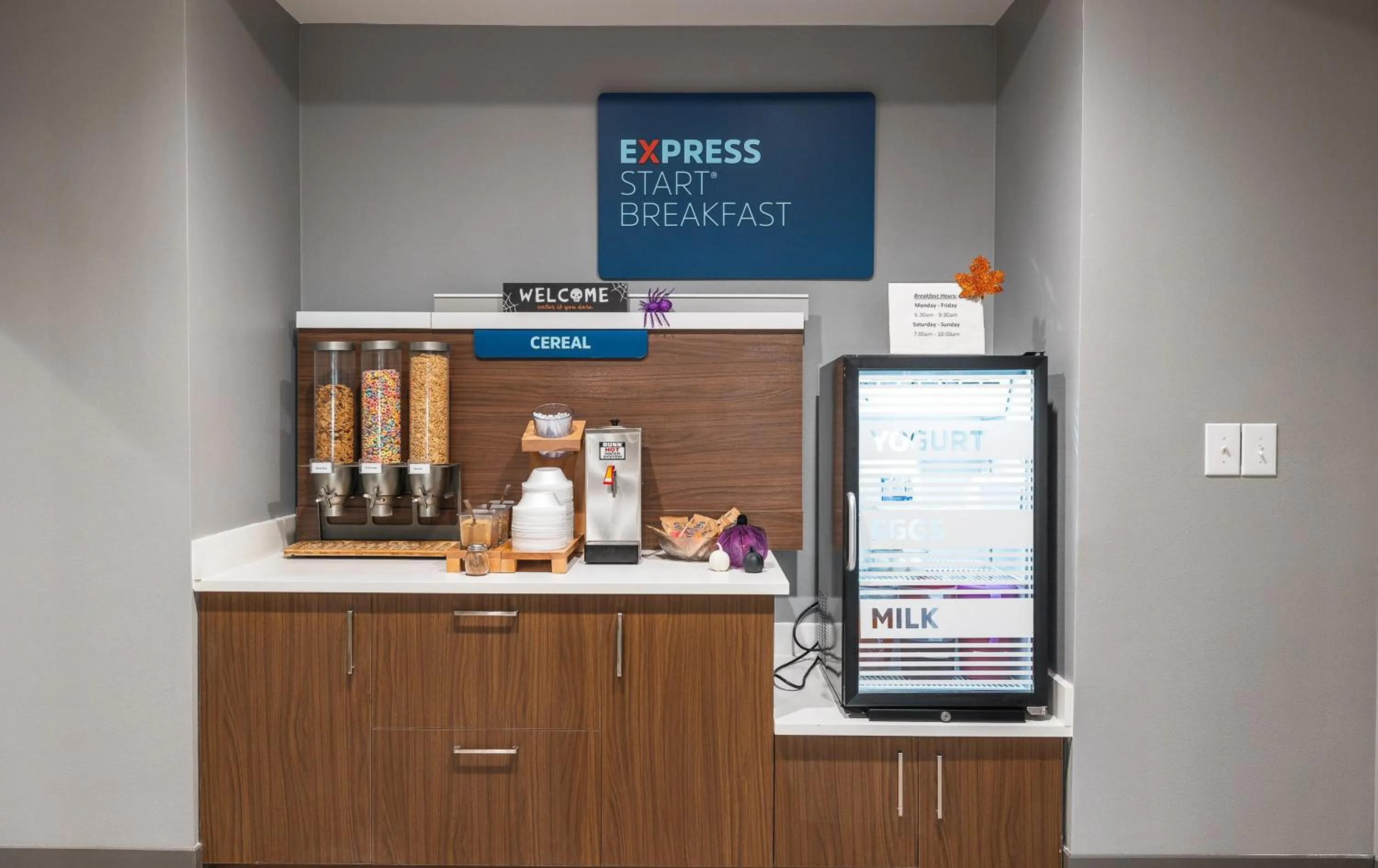 Restaurant/places to eat in Holiday Inn Express Hotel and Suites Saint Robert by IHG