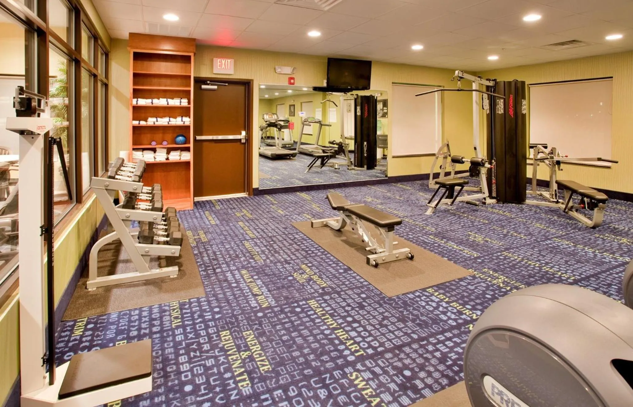 Fitness centre/facilities in Holiday Inn Express Hotel and Suites Saint Robert by IHG
