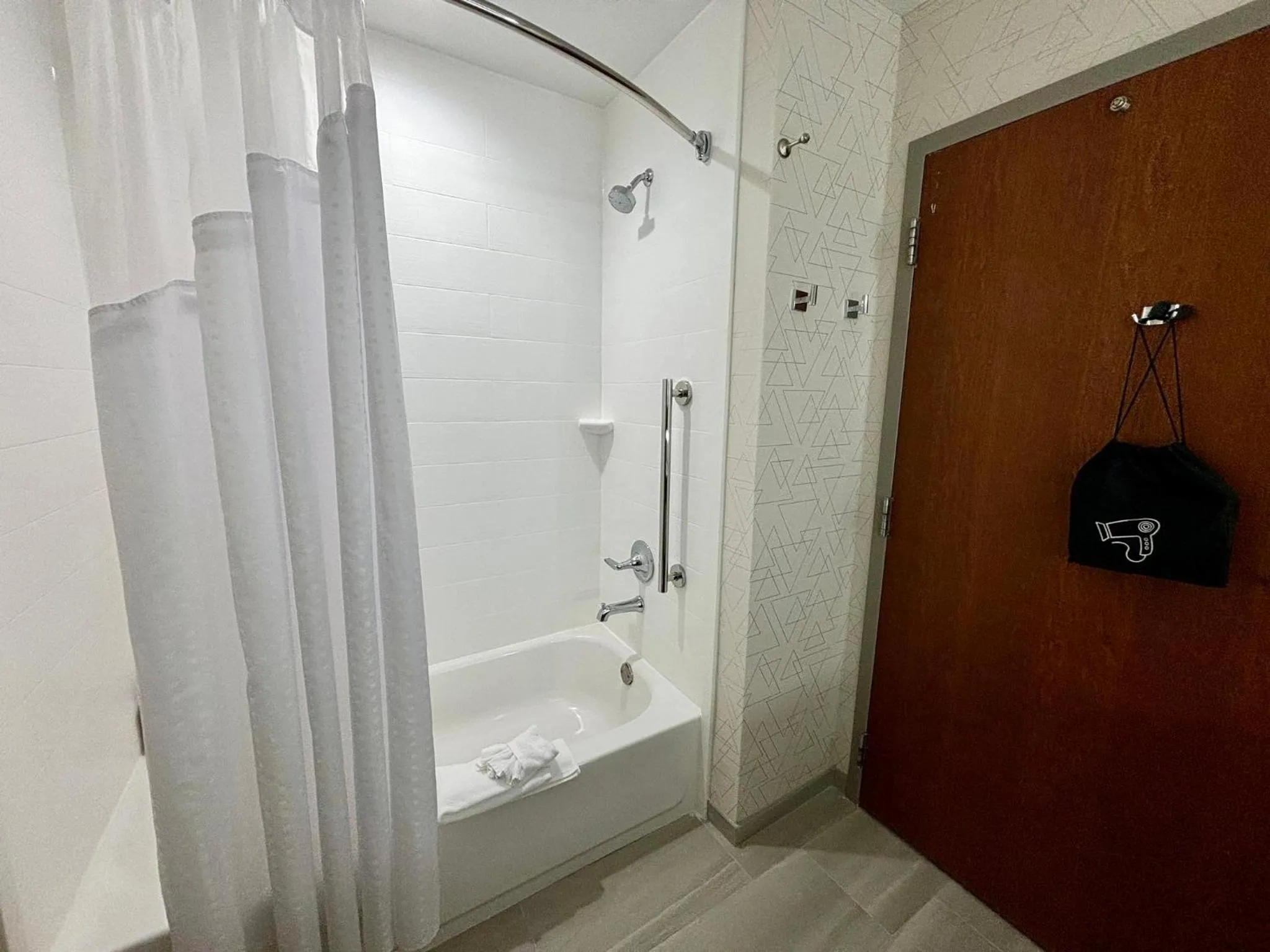 Photo of the whole room in Holiday Inn Express Hotel and Suites Saint Robert by IHG