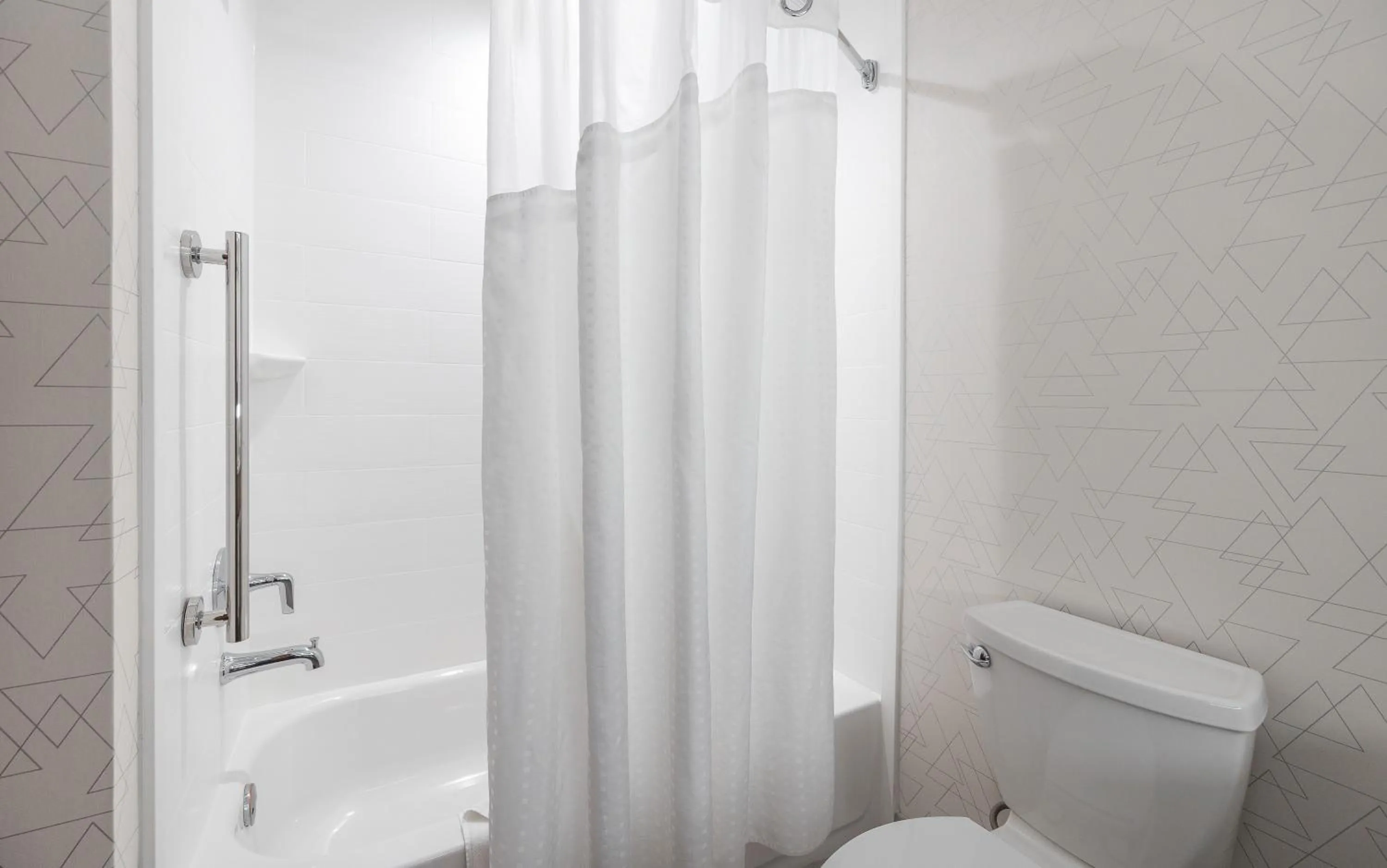 Bathroom in Holiday Inn Express Hotel and Suites Saint Robert by IHG