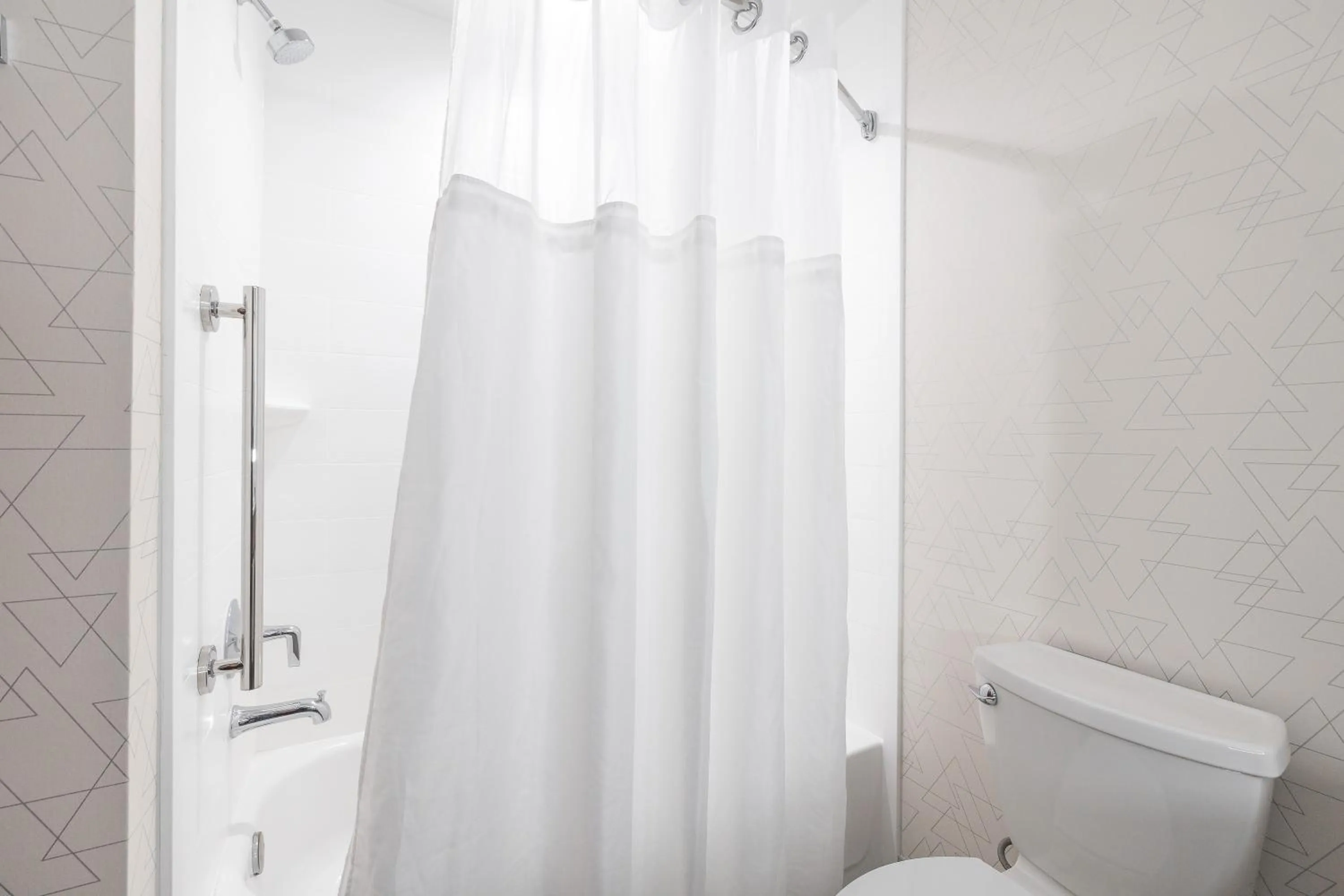 Bathroom in Holiday Inn Express Hotel and Suites Saint Robert by IHG