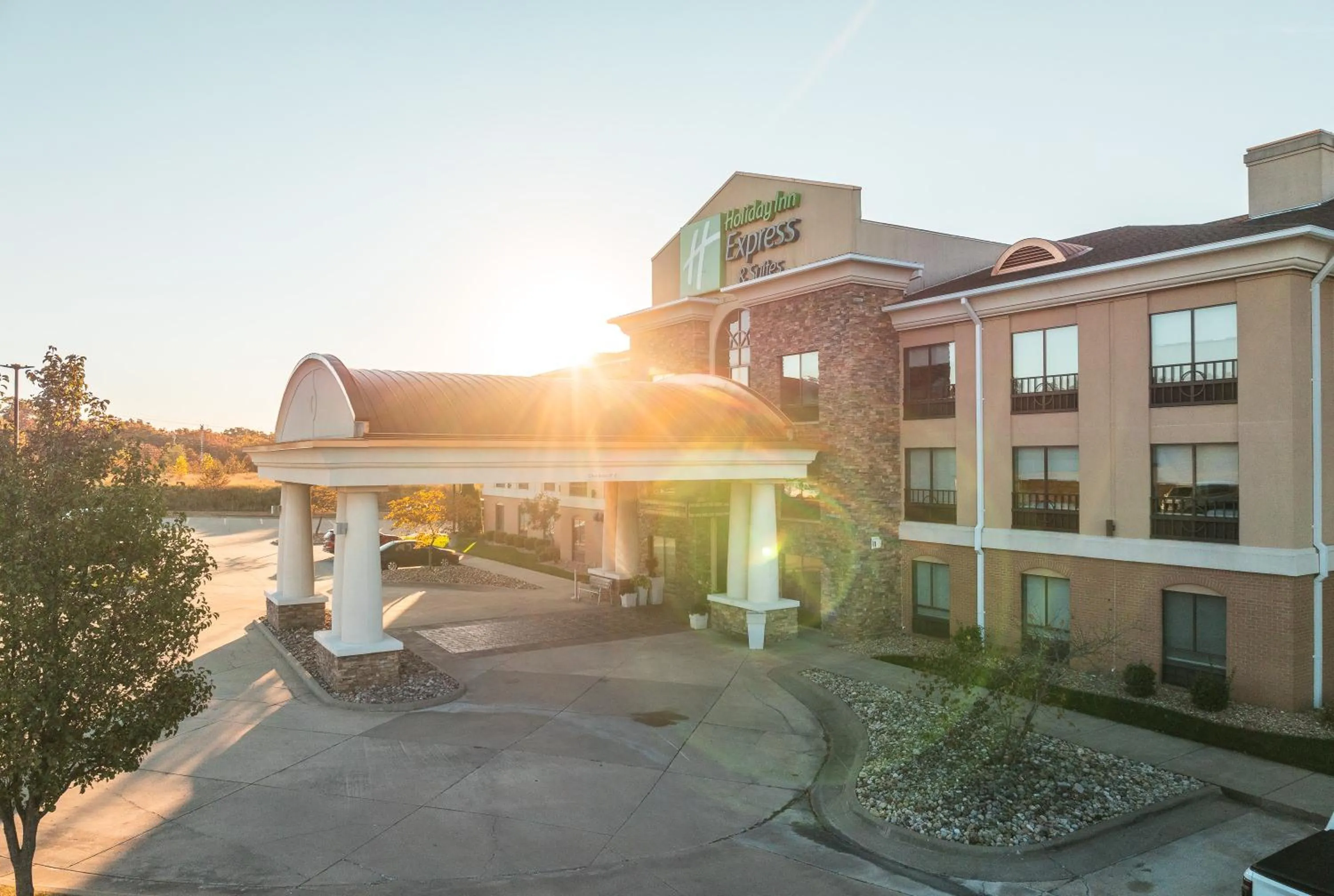 Property building in Holiday Inn Express Hotel and Suites Saint Robert by IHG