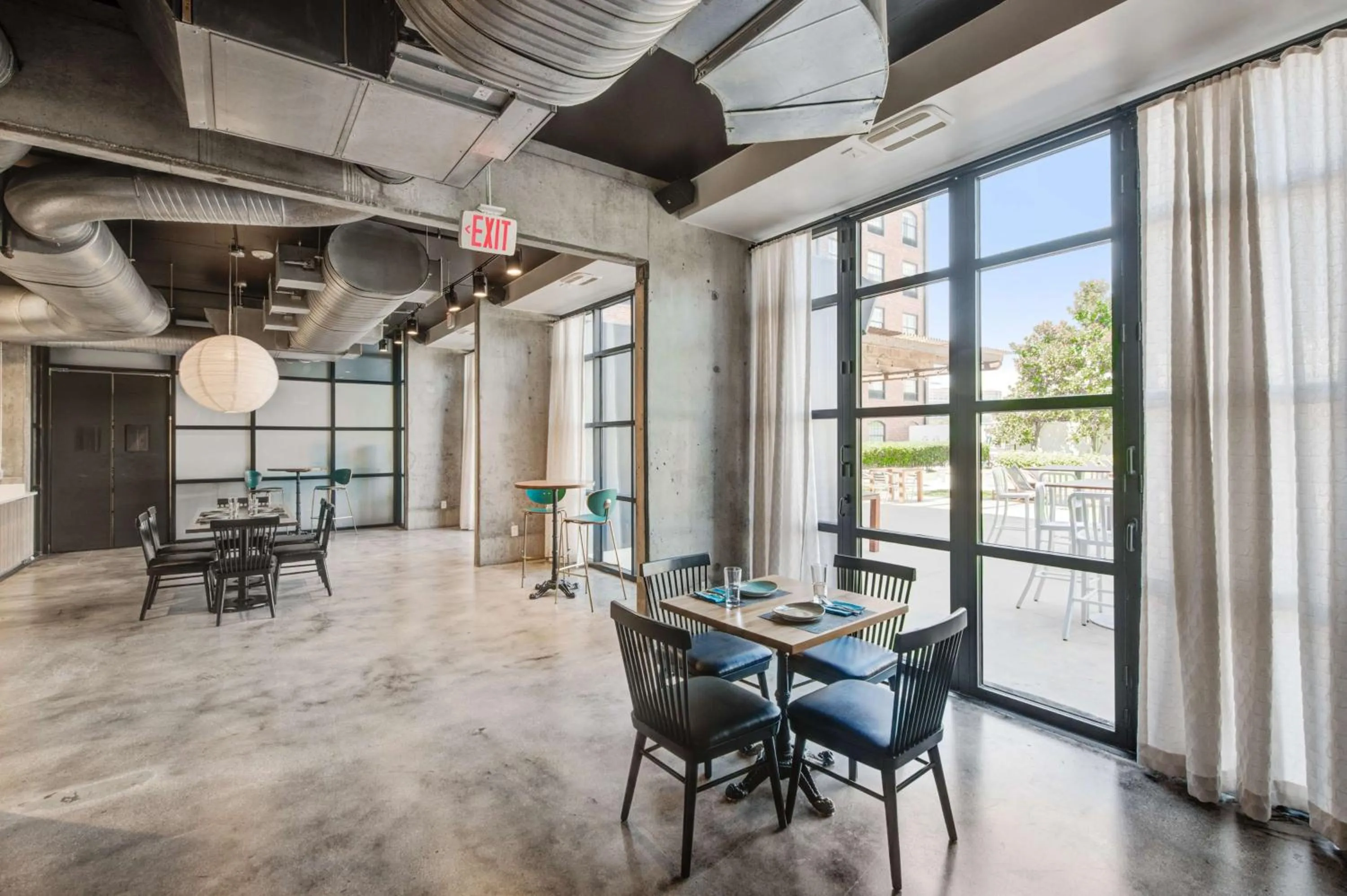 Restaurant/places to eat in NYLO Las Colinas Hotel, Tapestry Collection by Hilton