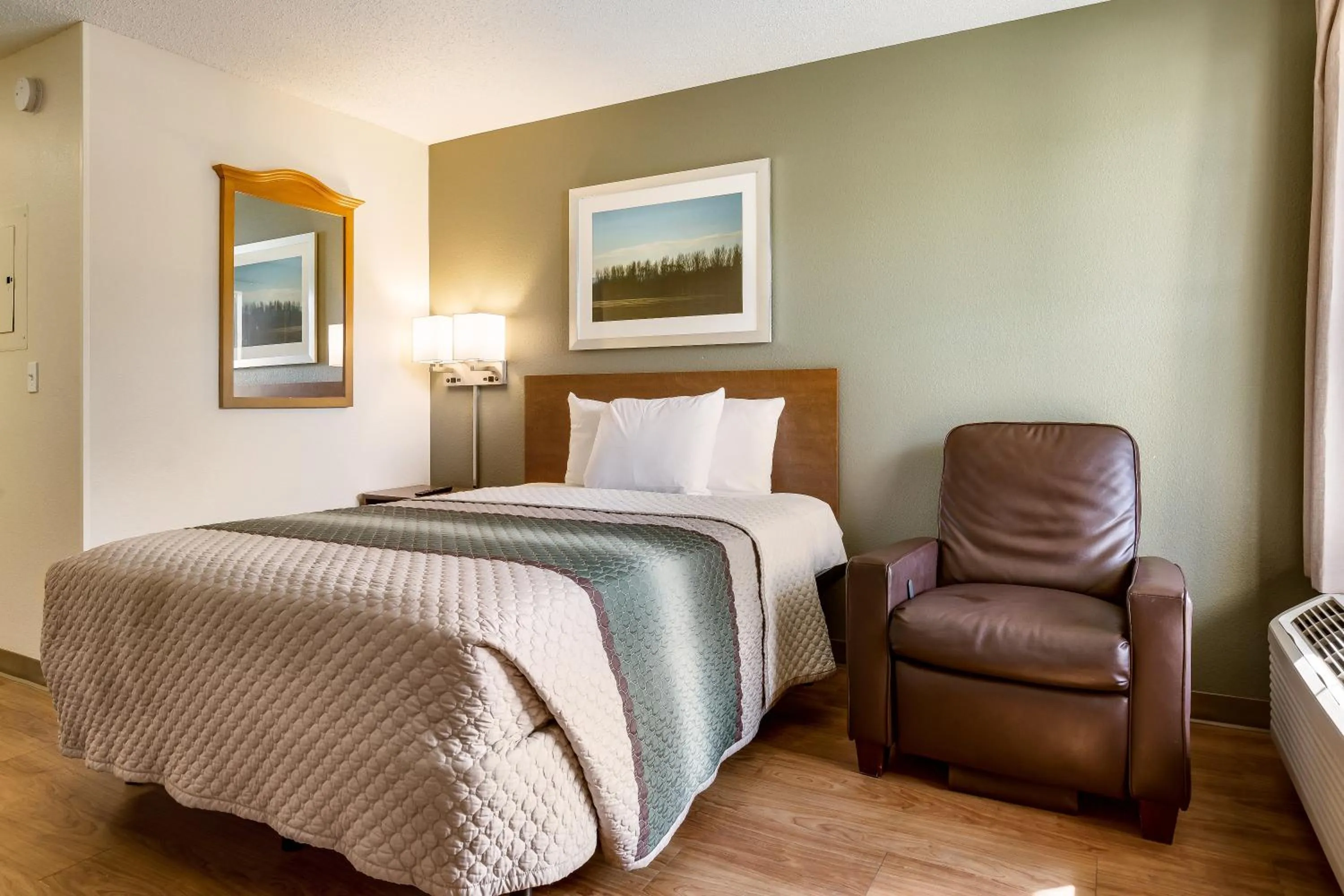 Photo of the whole room, Bed in HomeTowne Studios by Red Roof Salt Lake City - Mid Valley