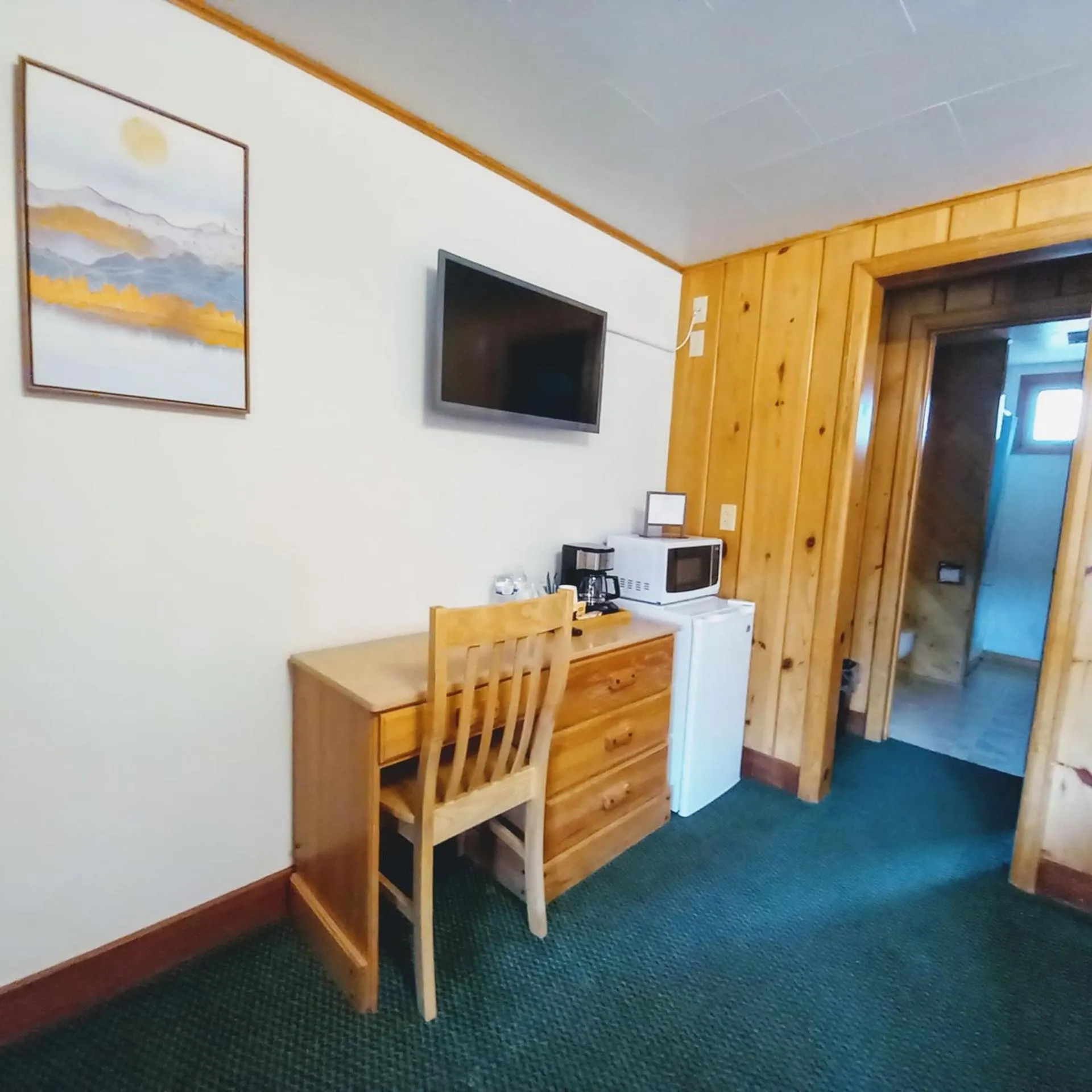 TV and multimedia in Lone Eagle Lodge