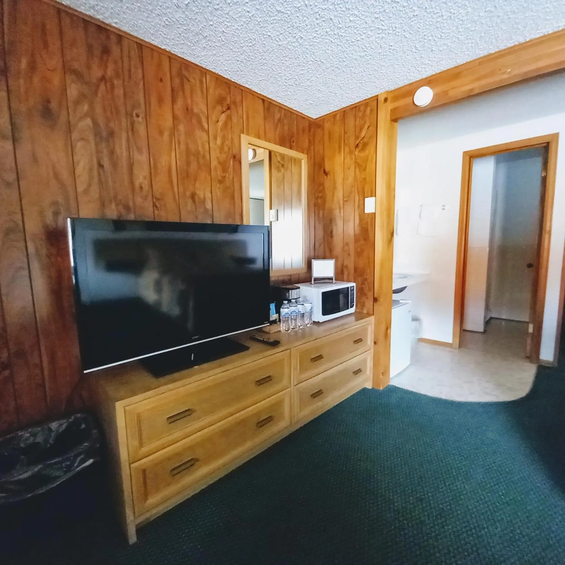 TV and multimedia in Lone Eagle Lodge