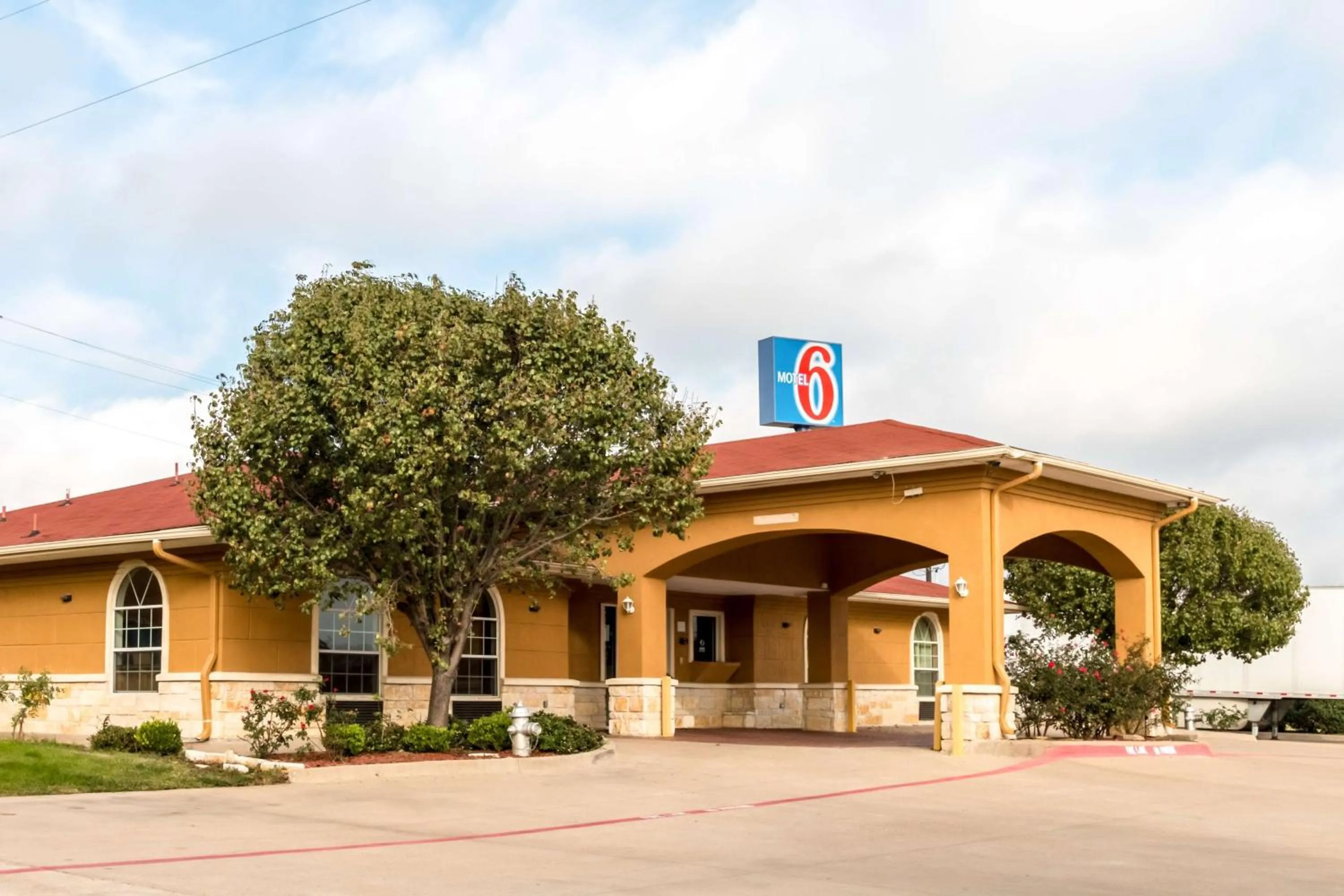 Property building in Motel 6 Alvarado TX