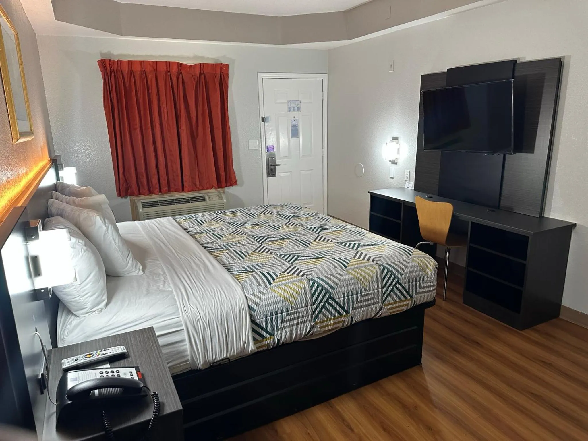 Bed in Motel 6 Alvarado TX