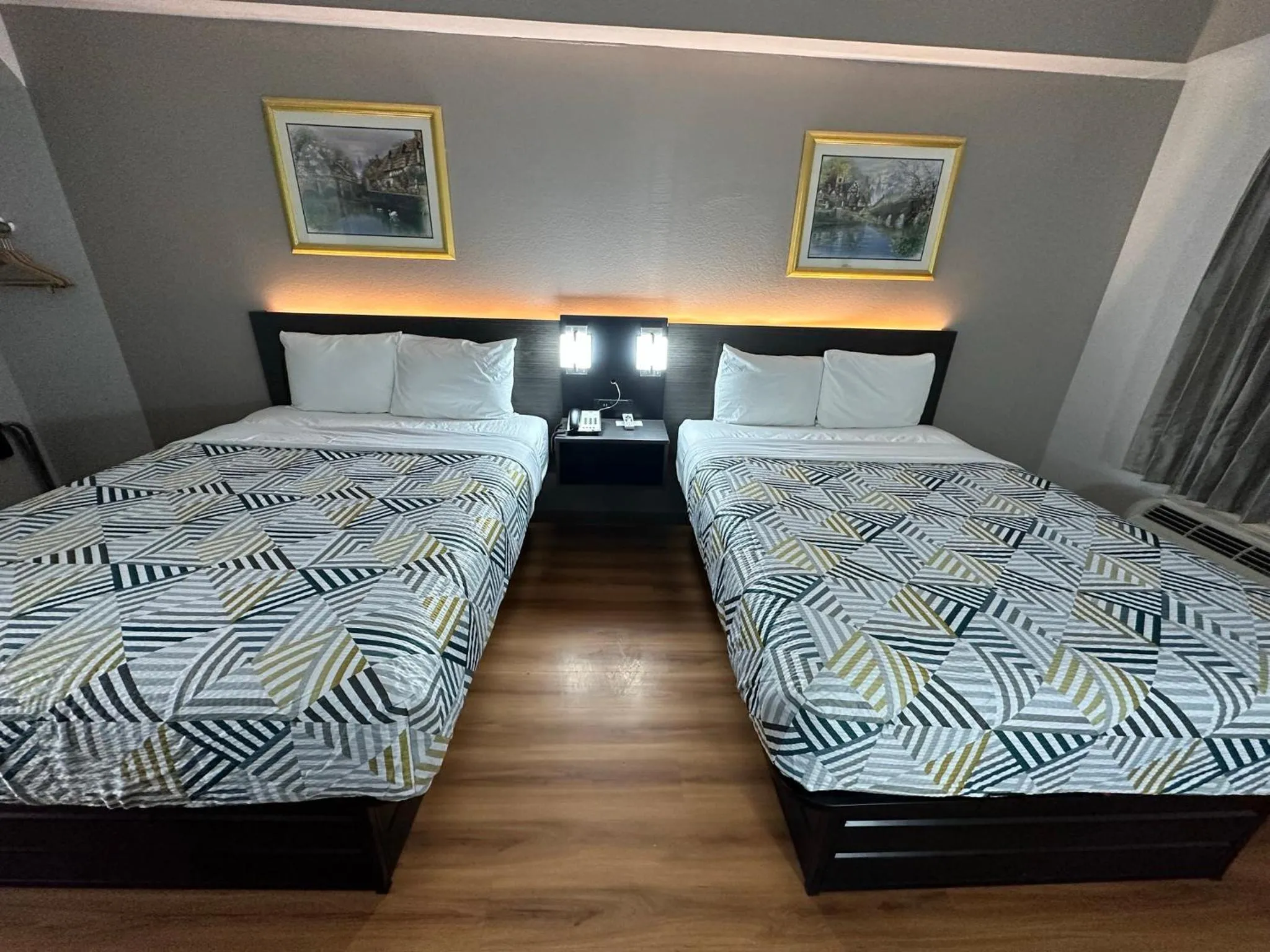 Bed in Motel 6 Alvarado TX