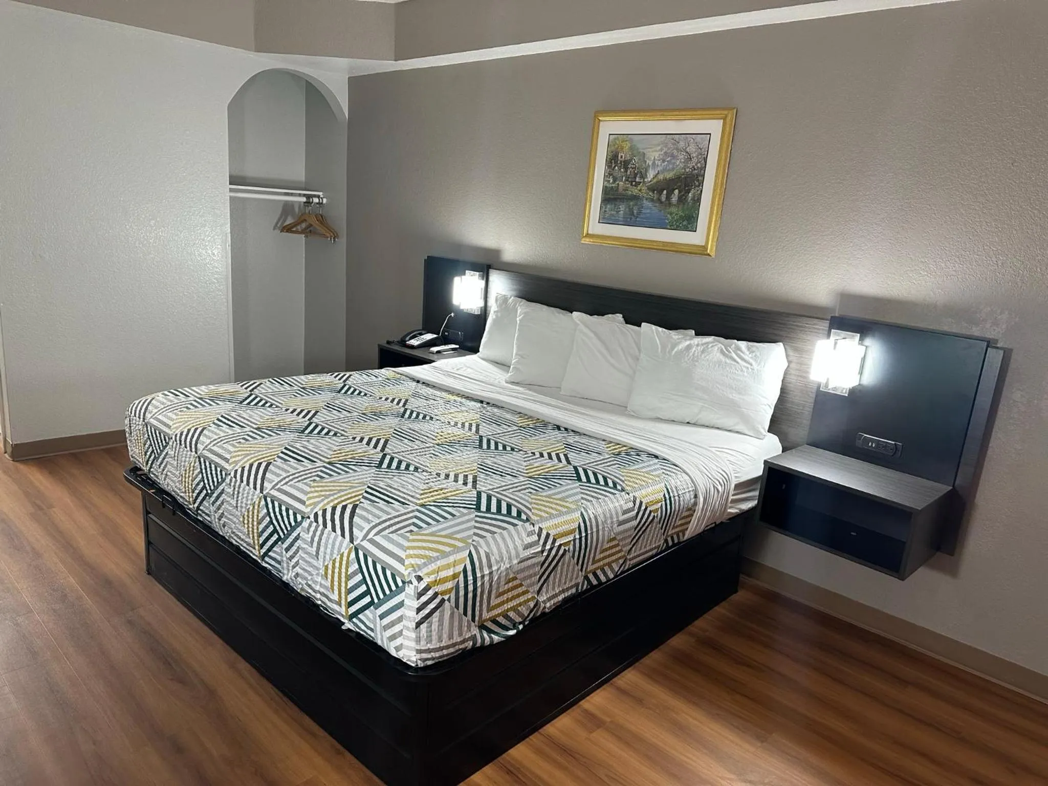 Bed in Motel 6 Alvarado TX