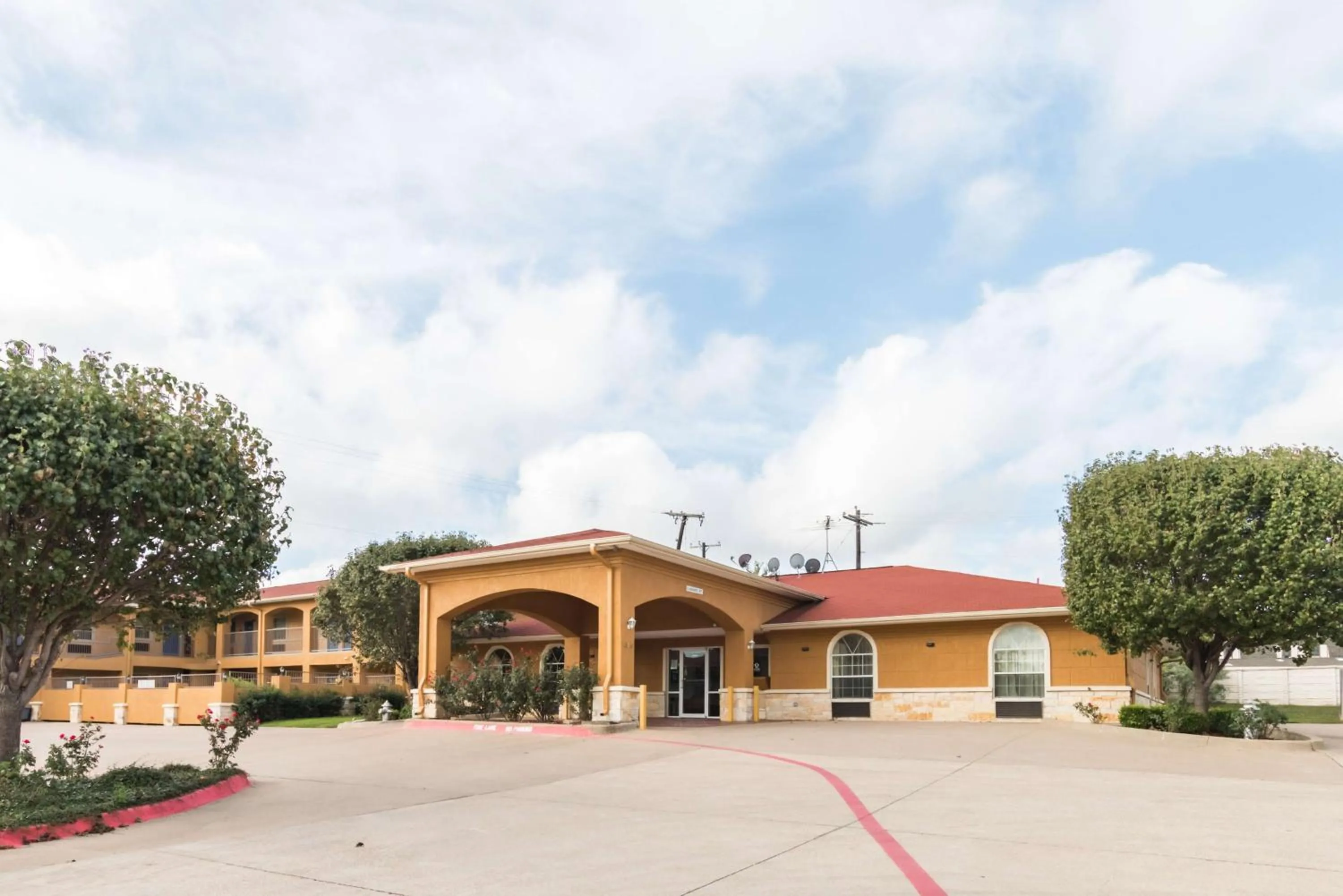 Property building in Motel 6 Alvarado TX