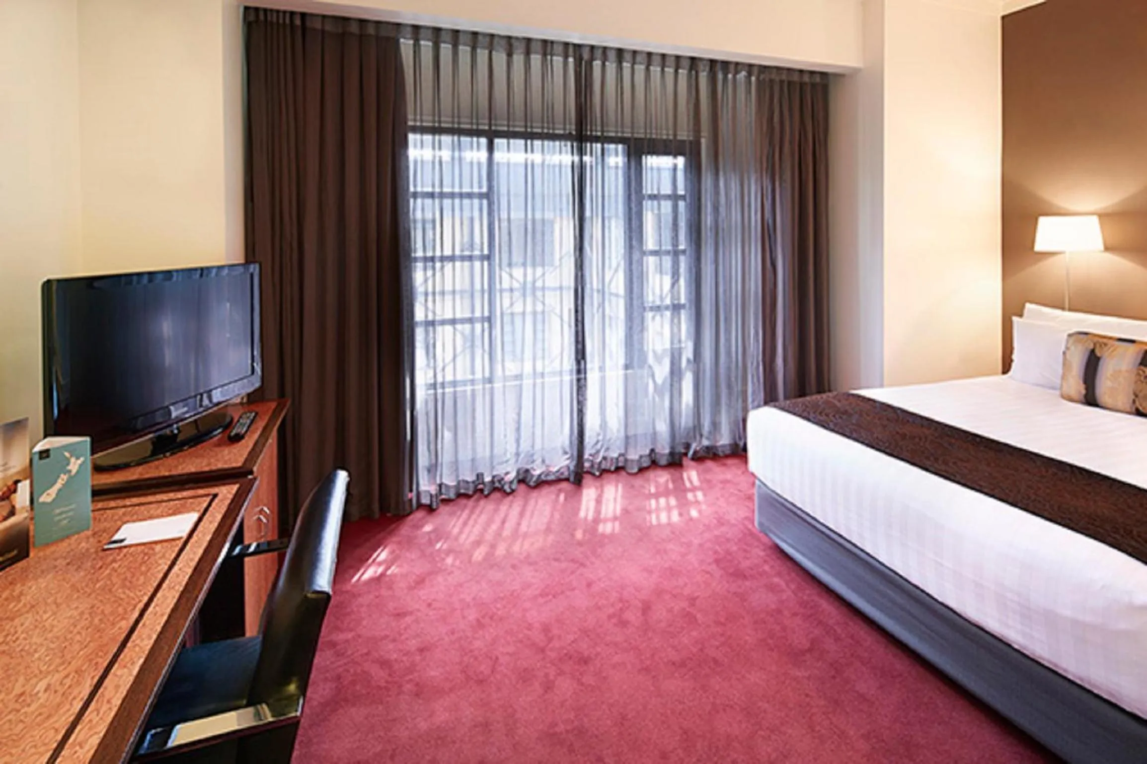 Bed in Rendezvous Heritage Hotel Auckland