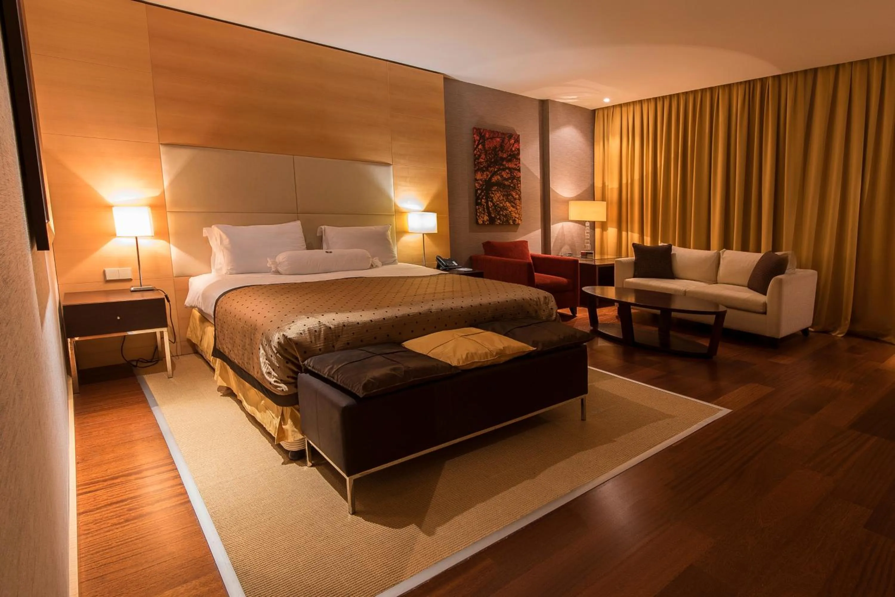 Living room, Bed in Hotel Grand Swiss