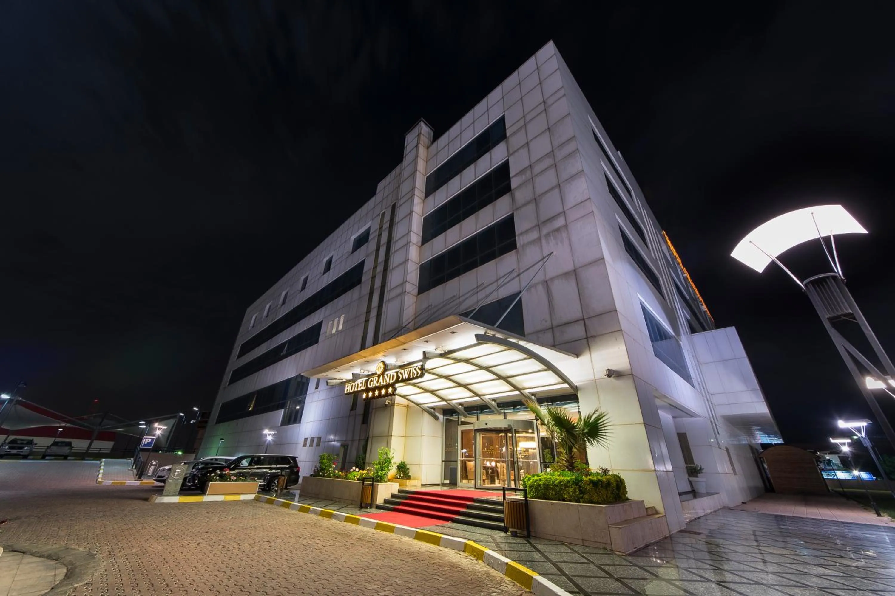 Property building in Hotel Grand Swiss