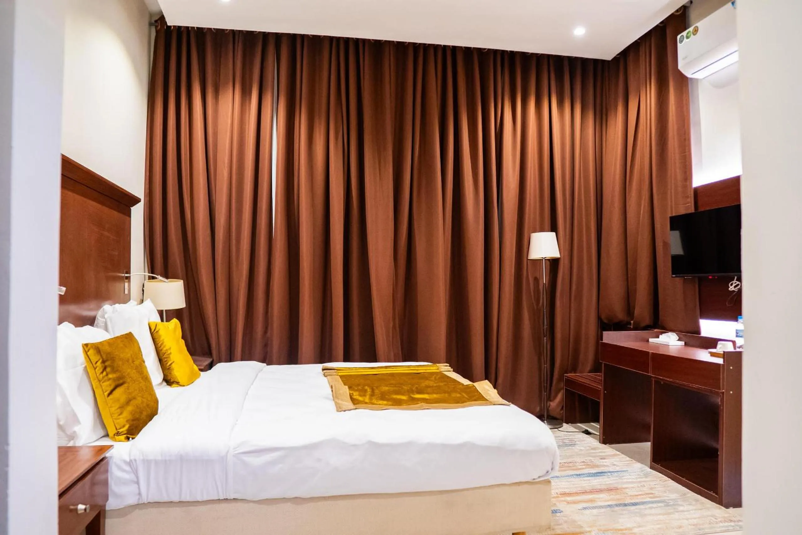 Property building, Bed in Porto Golf Hotels