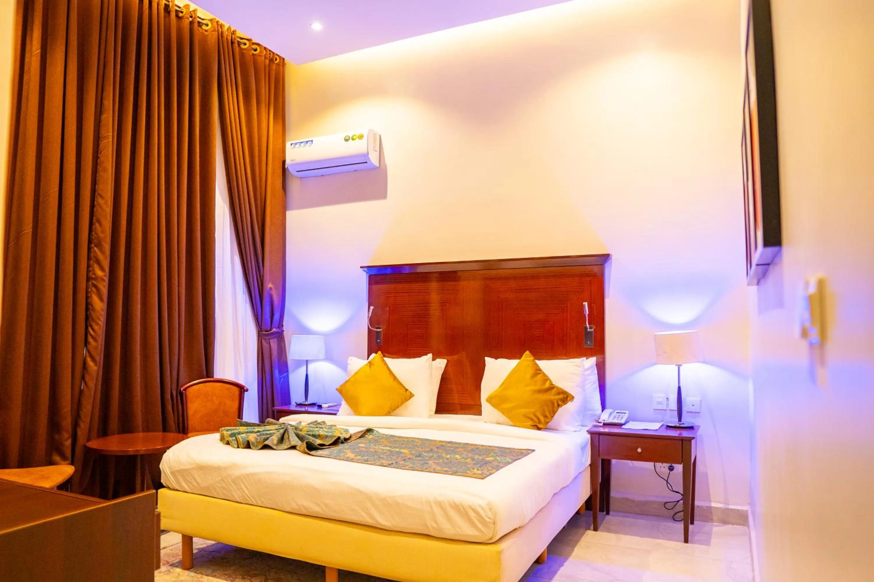 Property building, Bed in Porto Golf Hotels