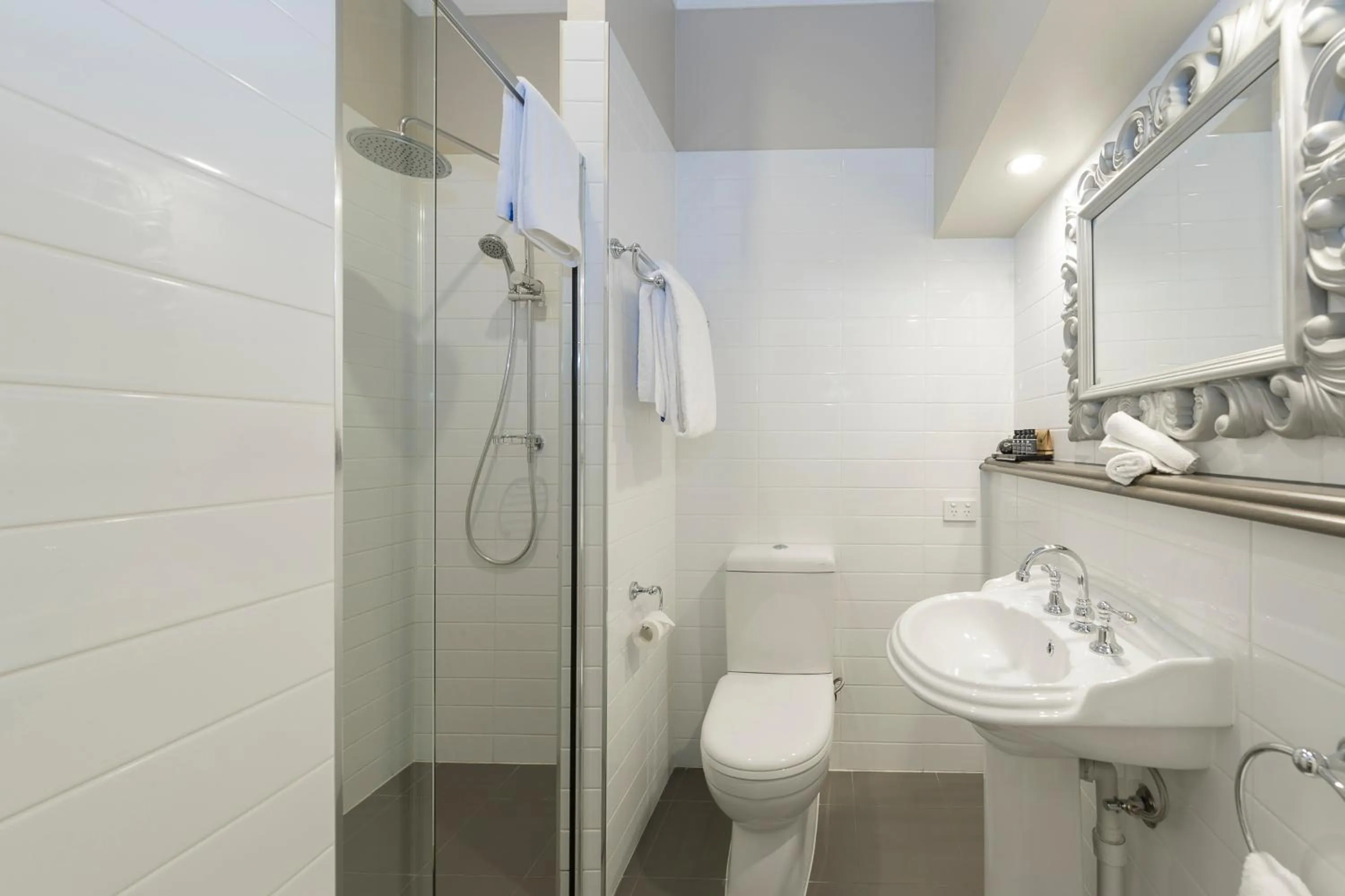 Bathroom in Grand Mercure Basildene Manor