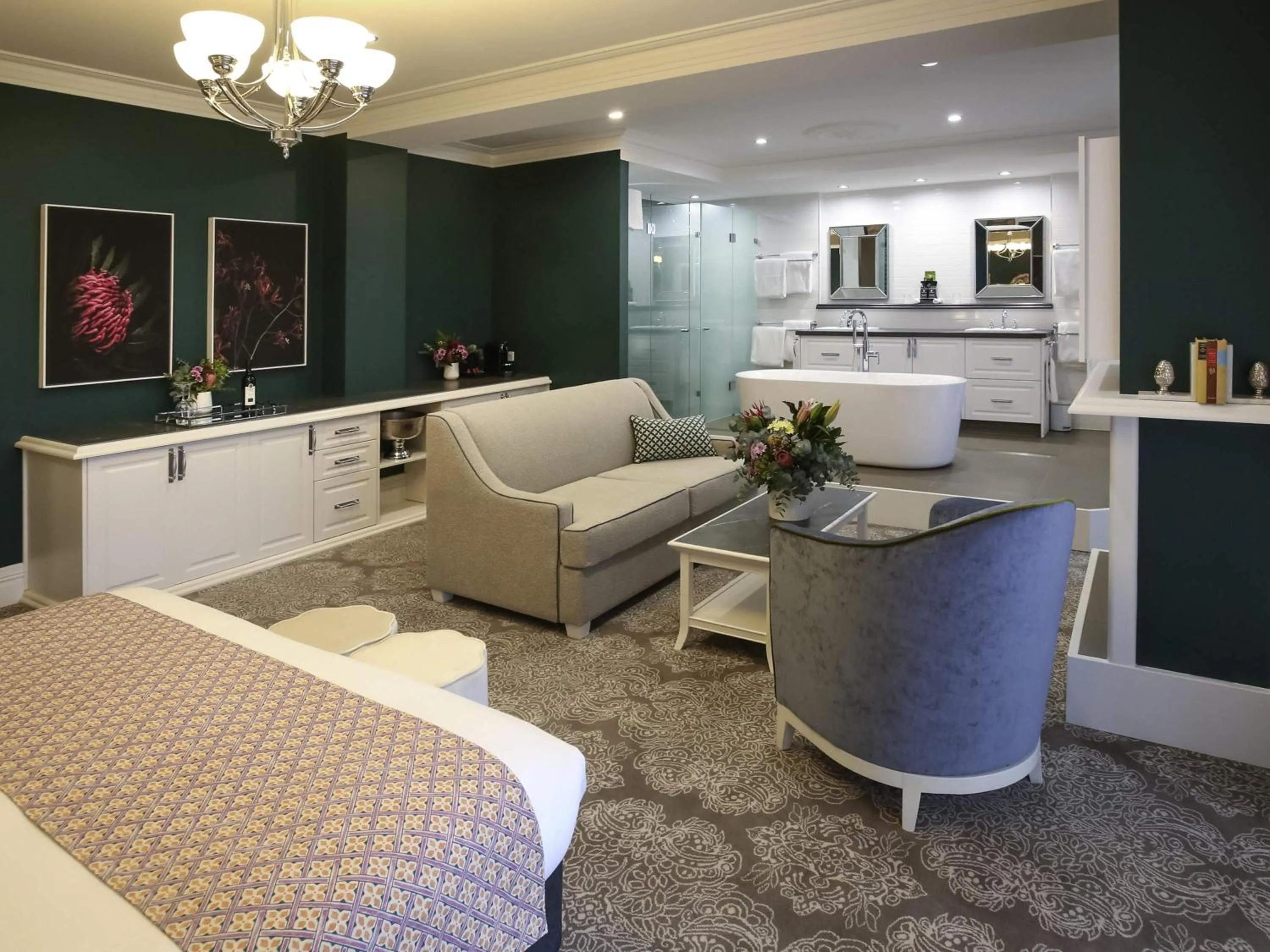 Photo of the whole room in Grand Mercure Basildene Manor