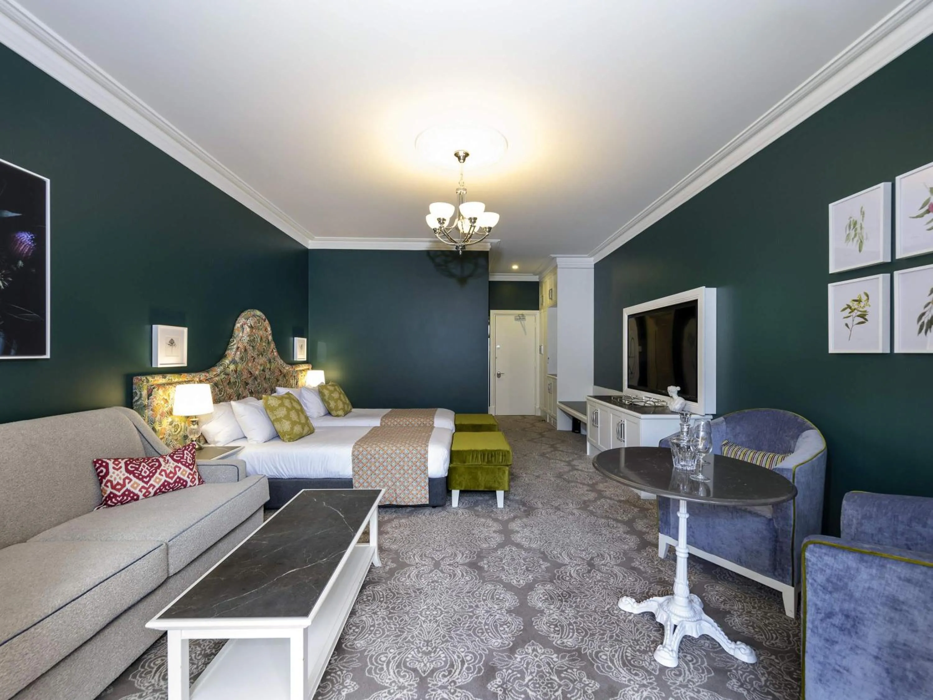 Bedroom in Grand Mercure Basildene Manor