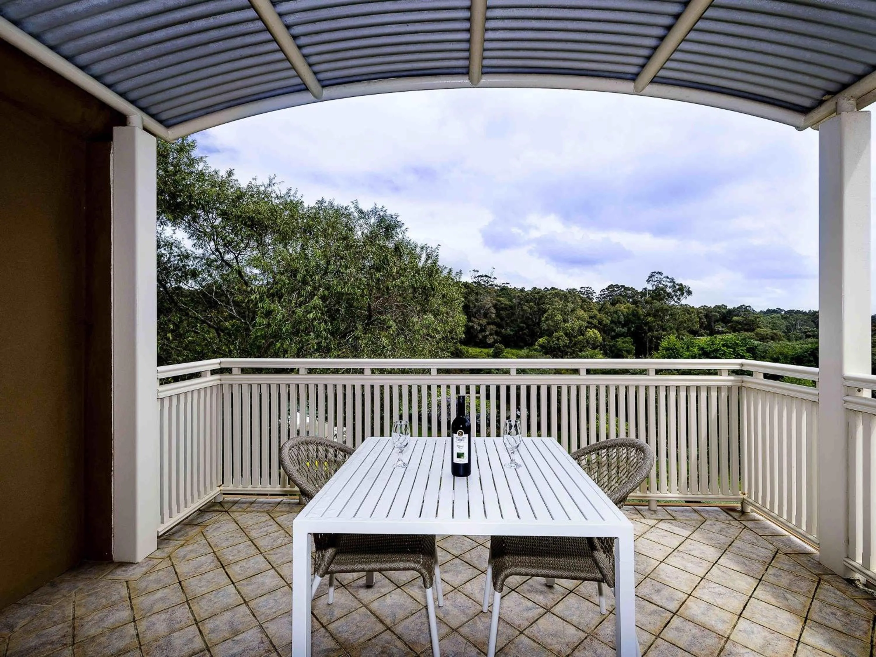 Bedroom in Grand Mercure Basildene Manor