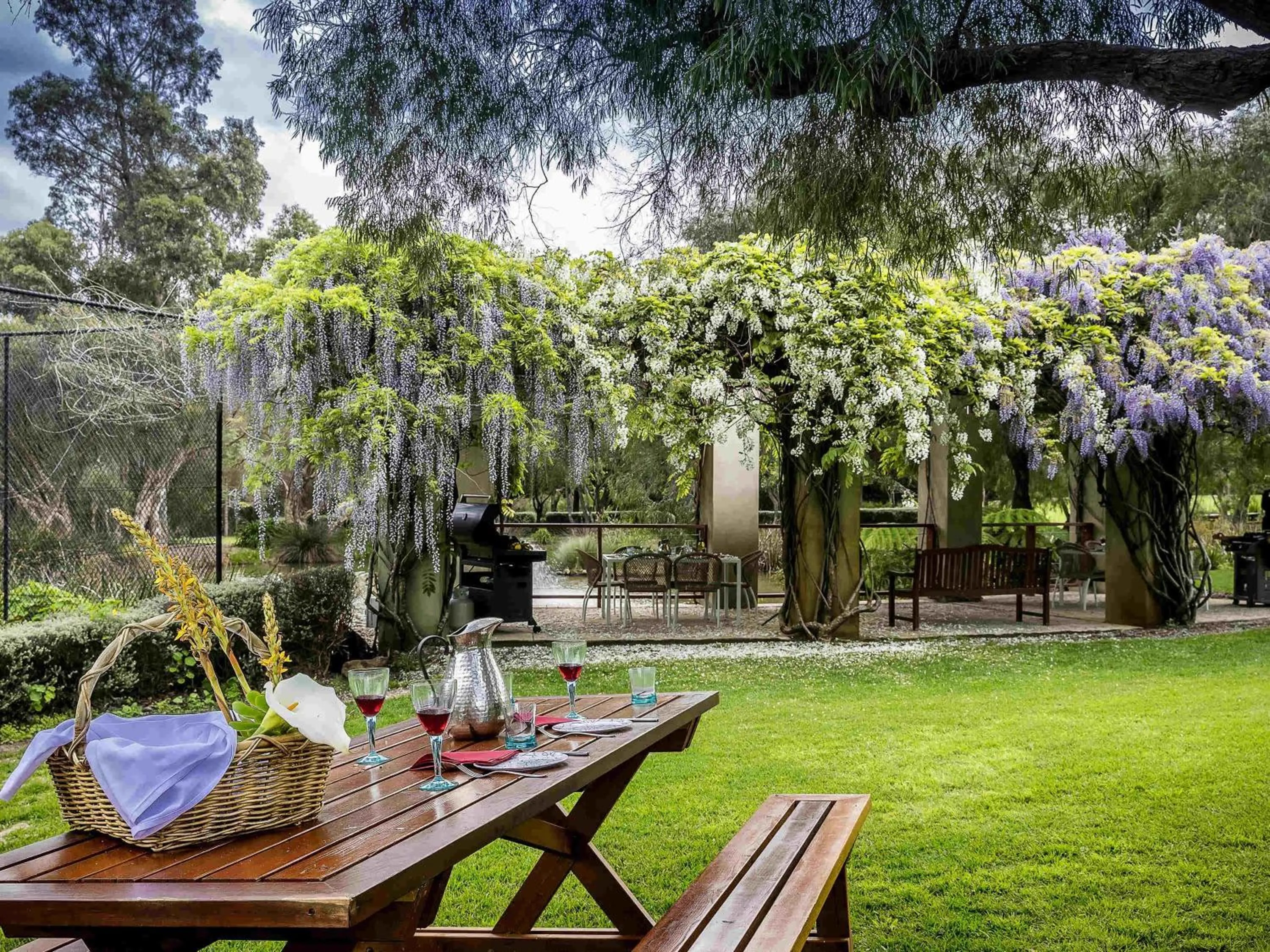 Property building in Grand Mercure Basildene Manor