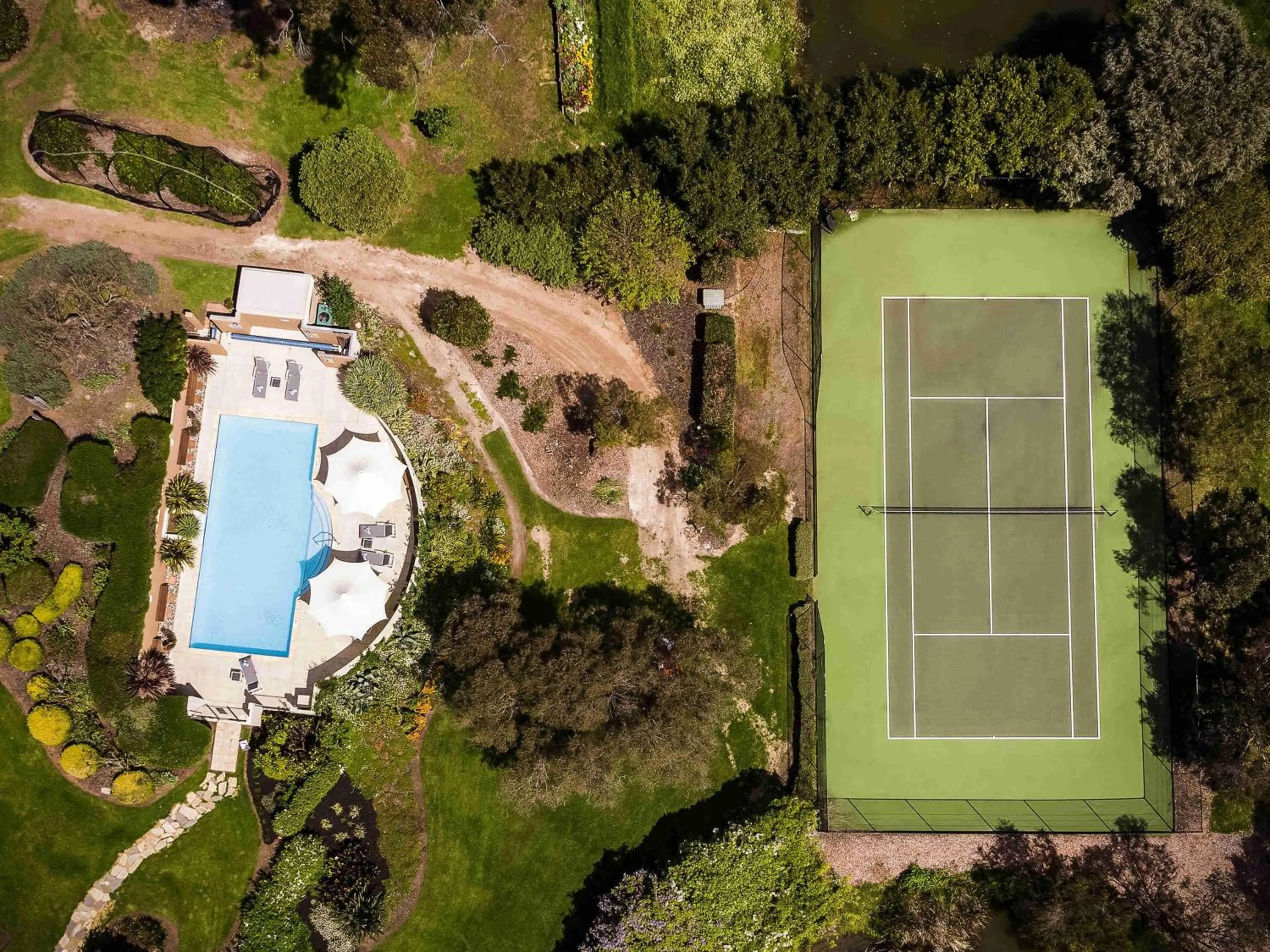 Property building in Grand Mercure Basildene Manor