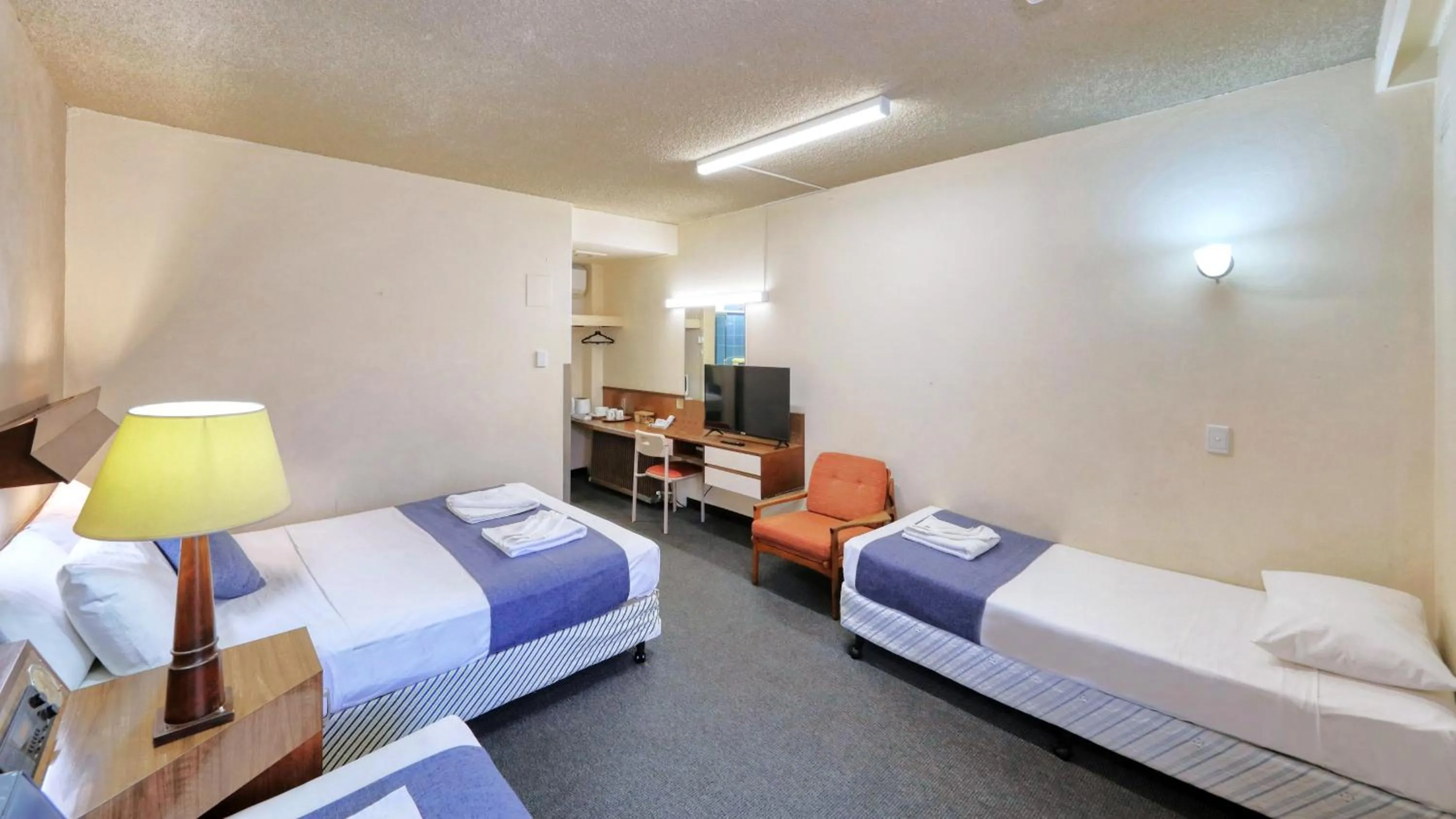 Photo of the whole room, Bed in Goulburn Central Motel