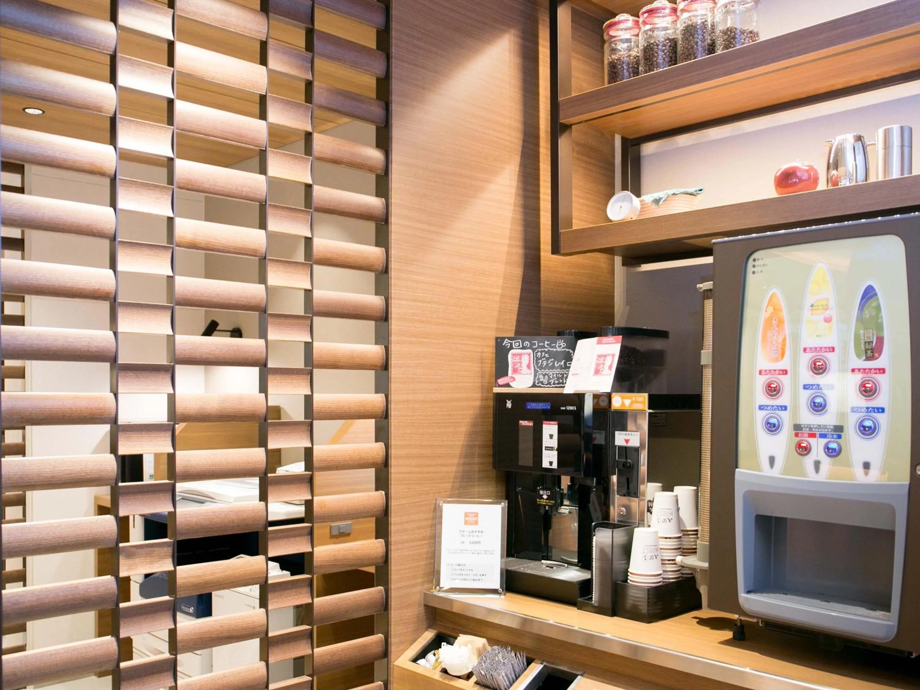 Coffee/tea facilities in Nishitetsu Hotel Croom Hakata