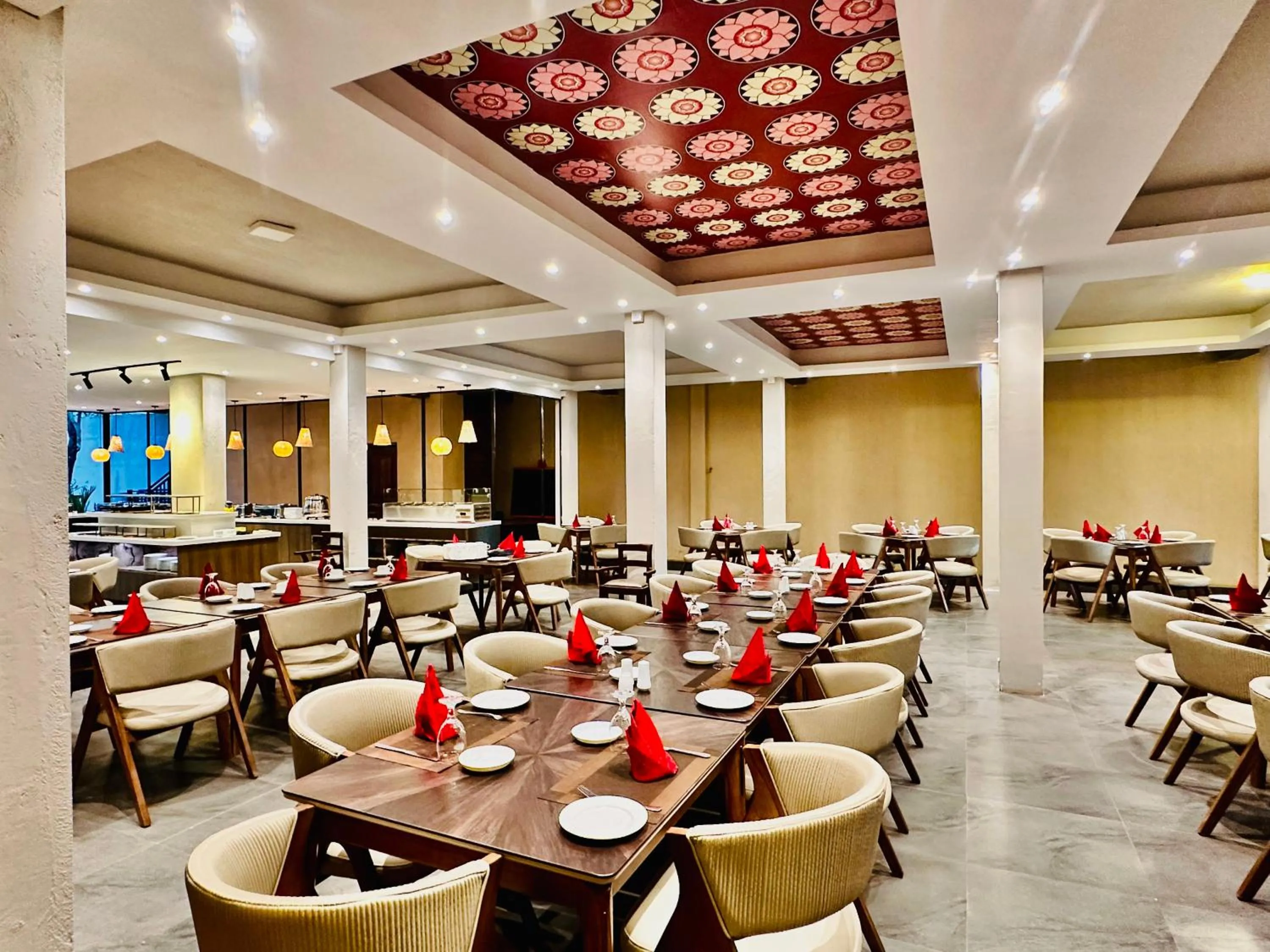 Restaurant/places to eat in Hotel Alakamanda