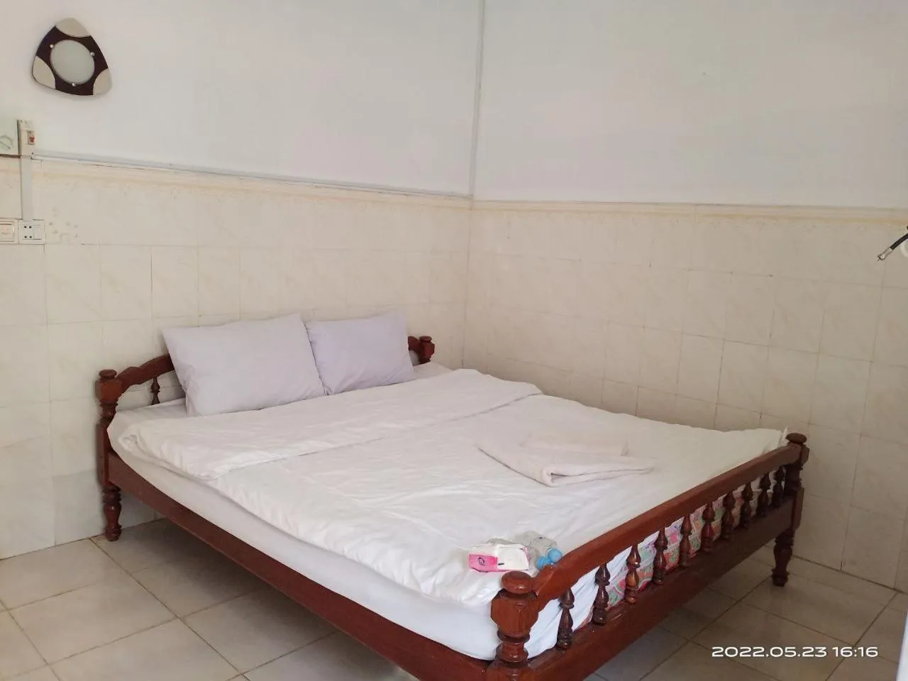 Bed in Silver Dolphin Guesthouse & Restaurant