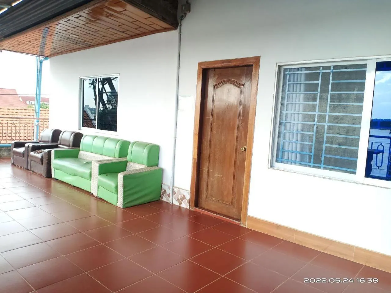 Silver Dolphin Guesthouse & Restaurant