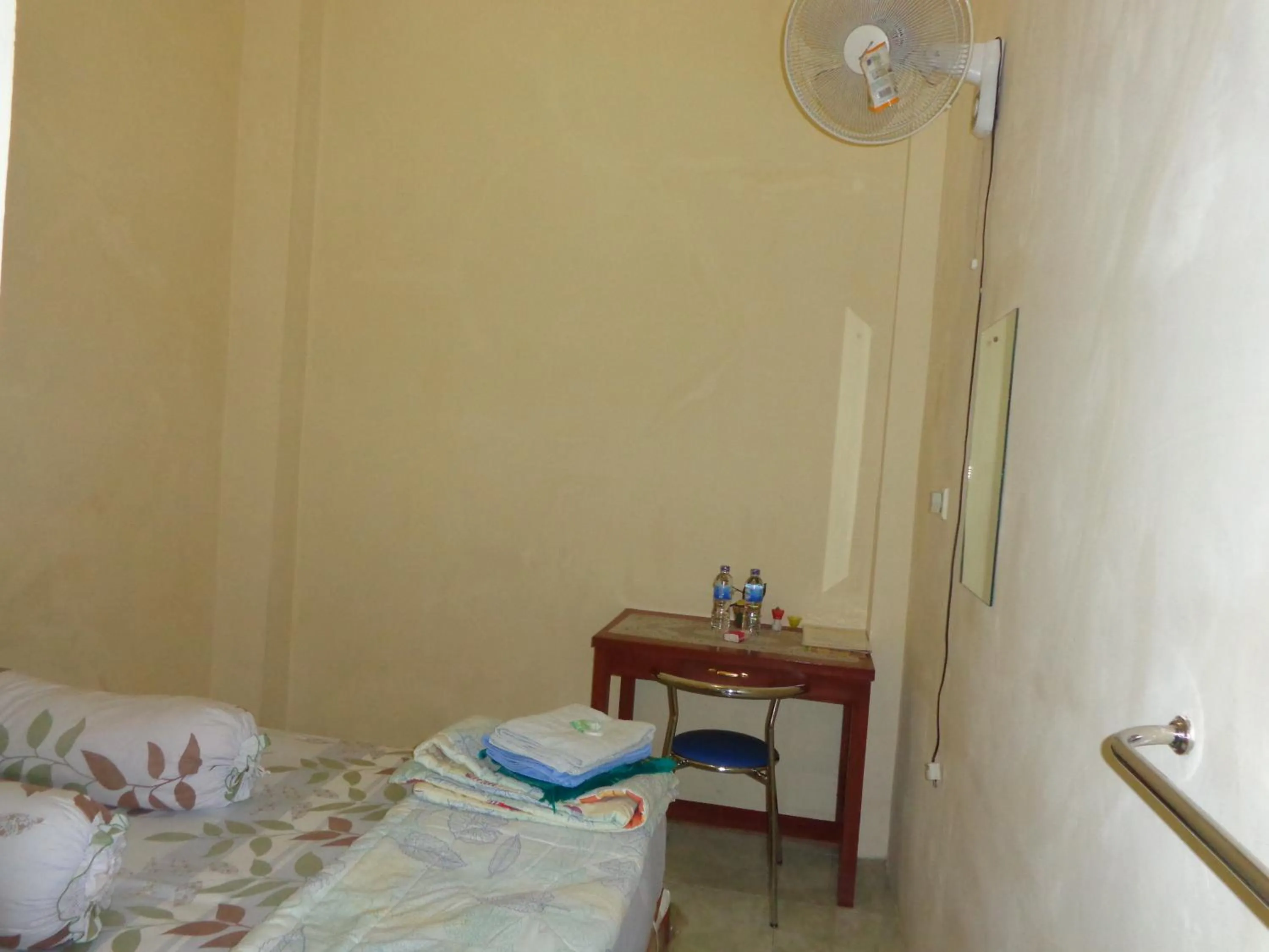 Bed in Hotel Musafir Inn