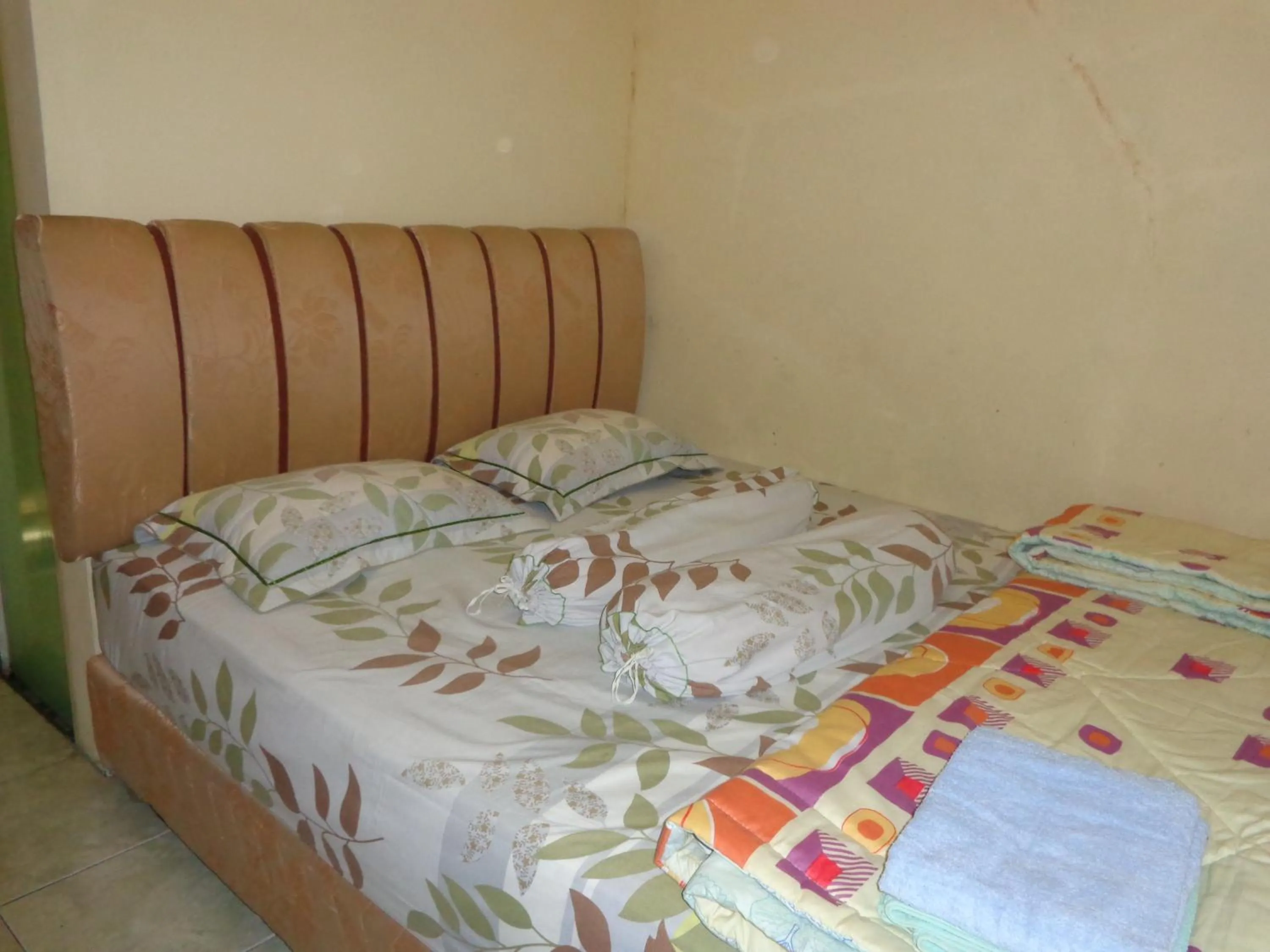 Bed in Hotel Musafir Inn