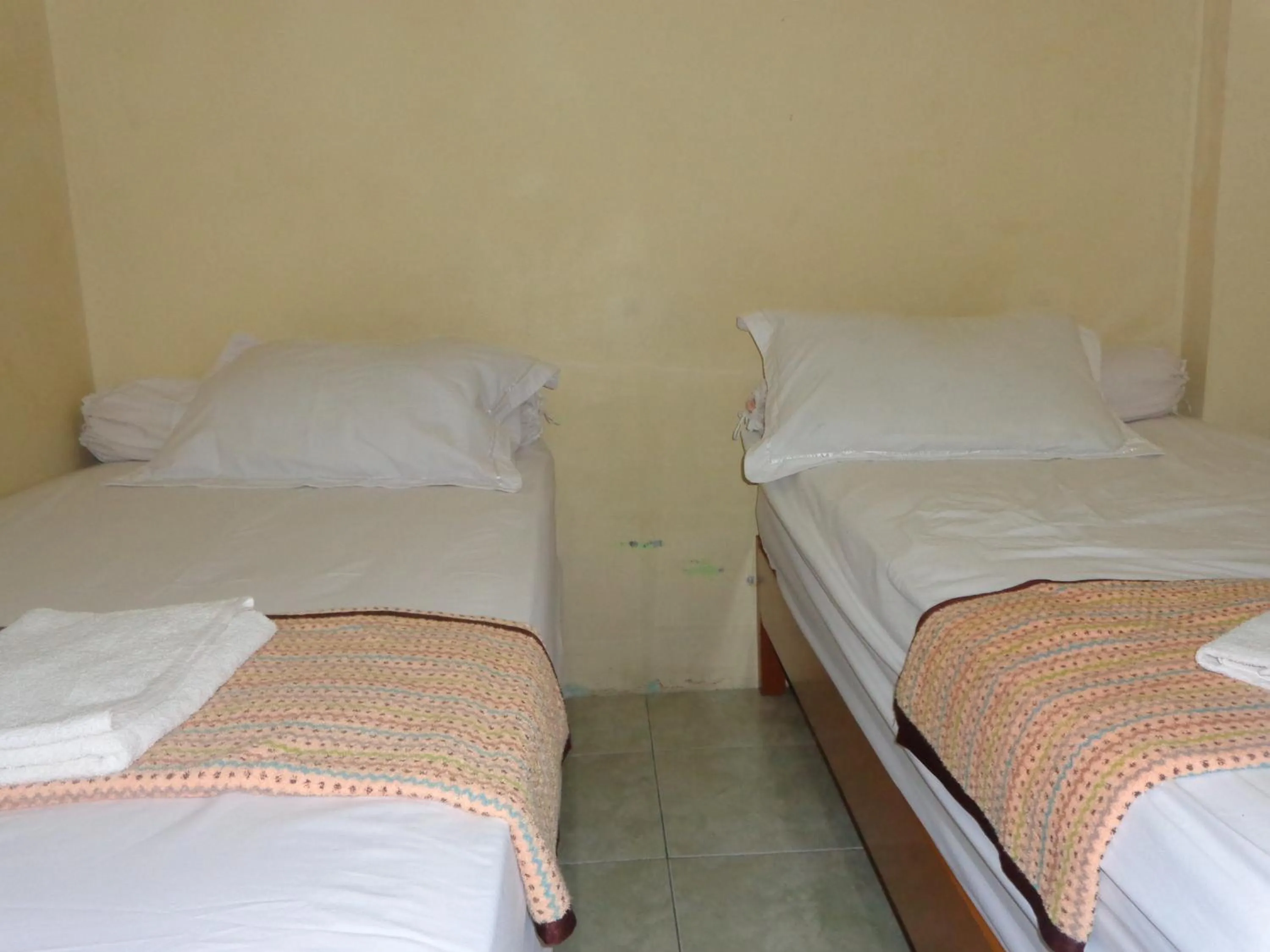 Bed in Hotel Musafir Inn