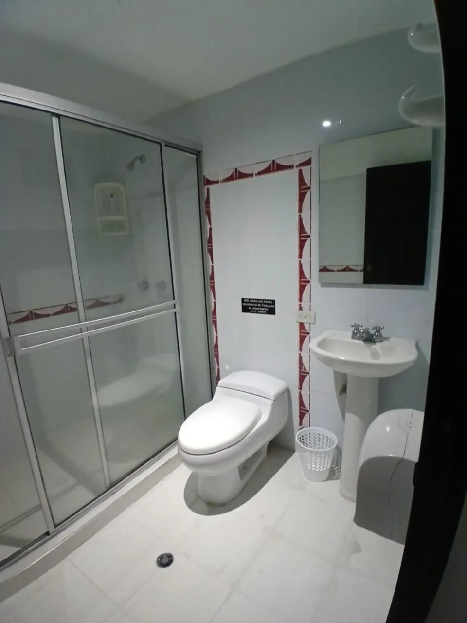 Shower in Hotel Plaza Norte Cali