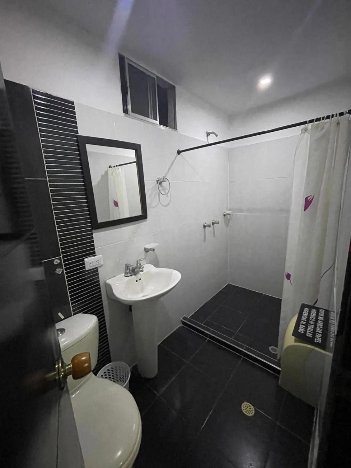 Shower in Hotel Plaza Norte Cali