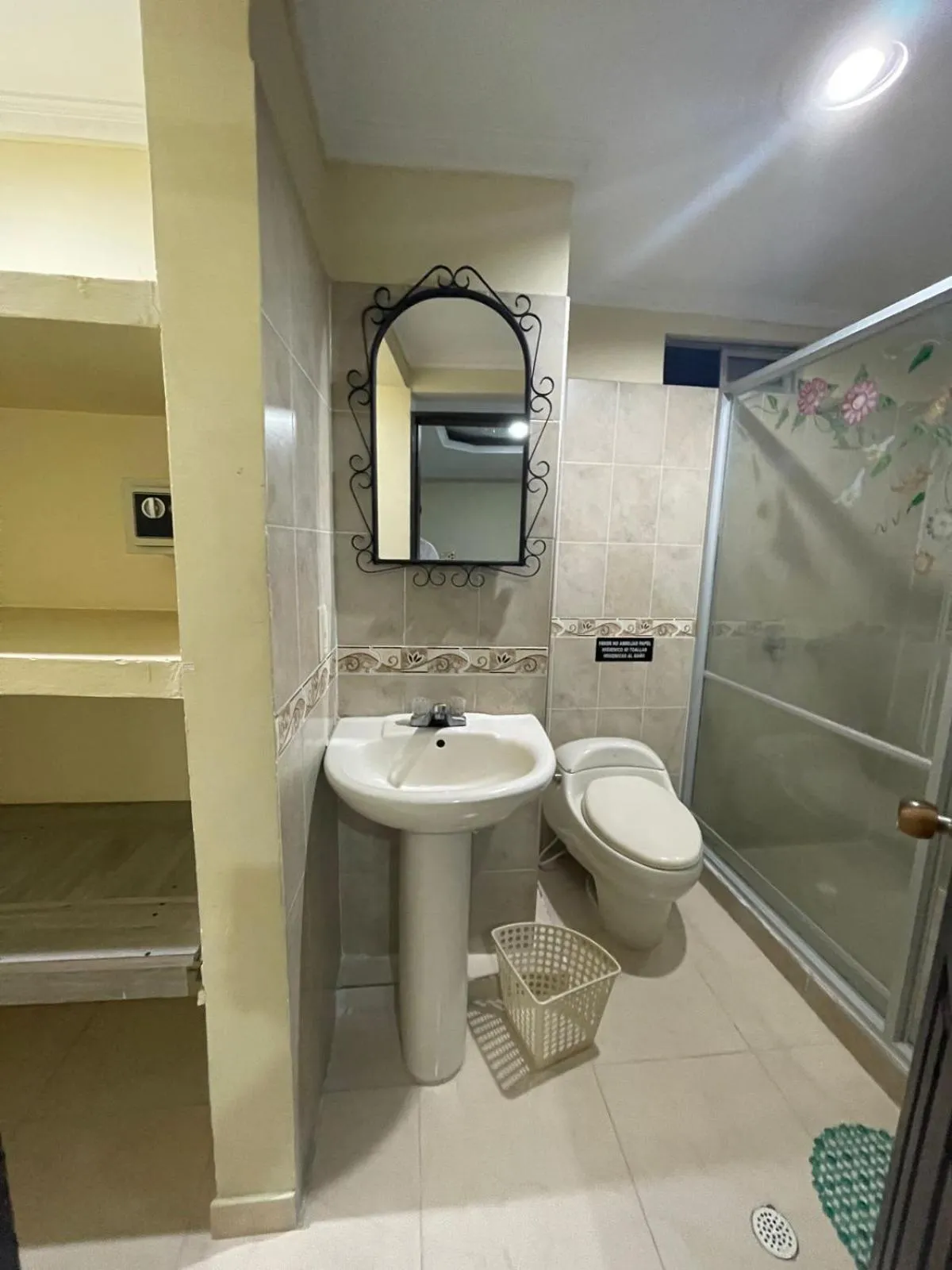 Shower in Hotel Plaza Norte Cali