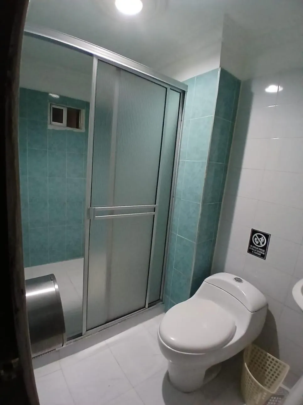 Shower in Hotel Plaza Norte Cali