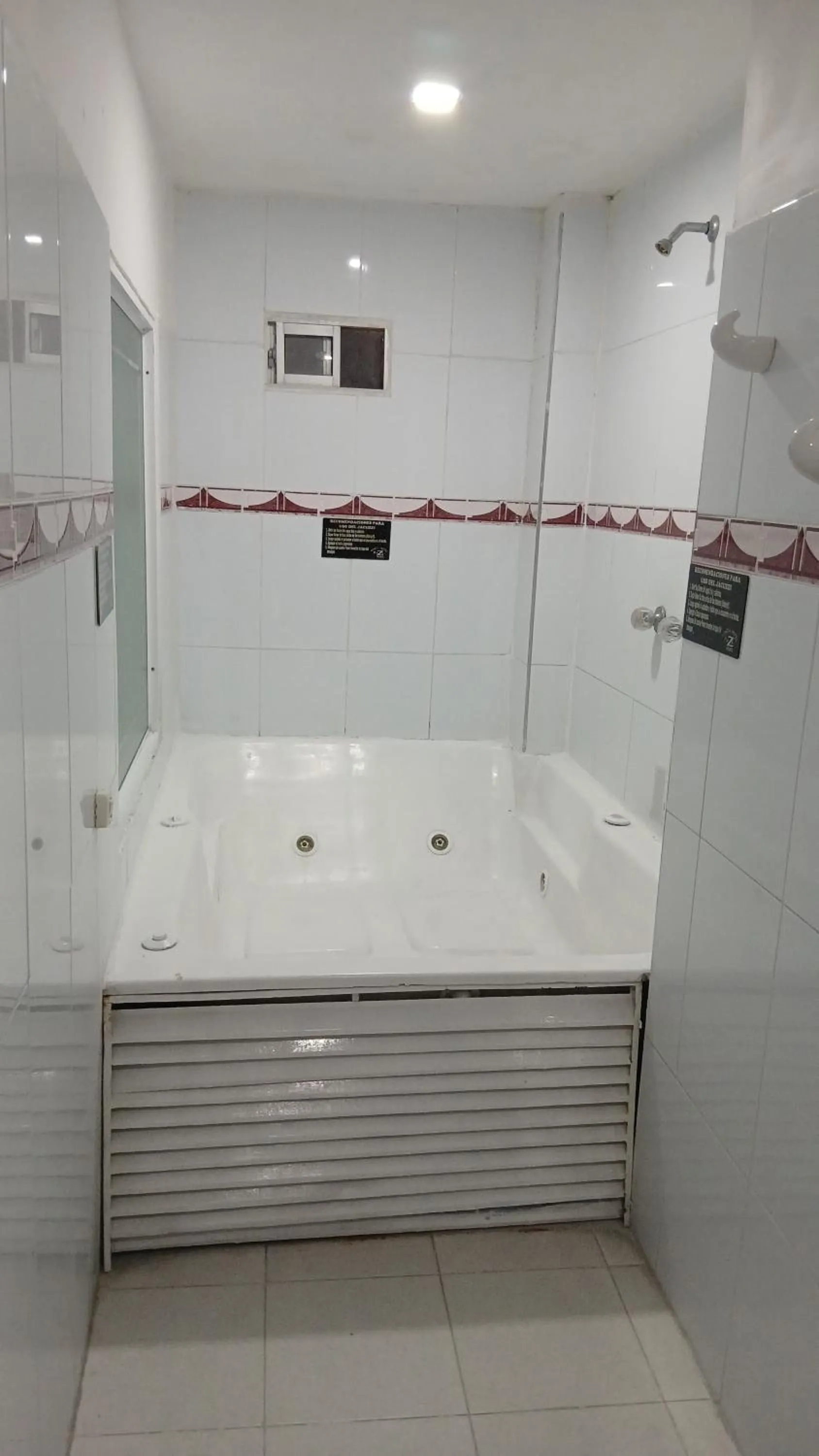 Shower in Hotel Plaza Norte Cali