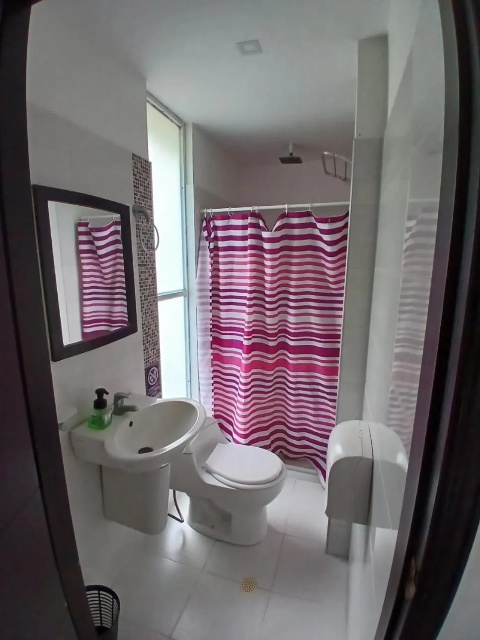 Toilet in Hotel Plaza Norte Cali