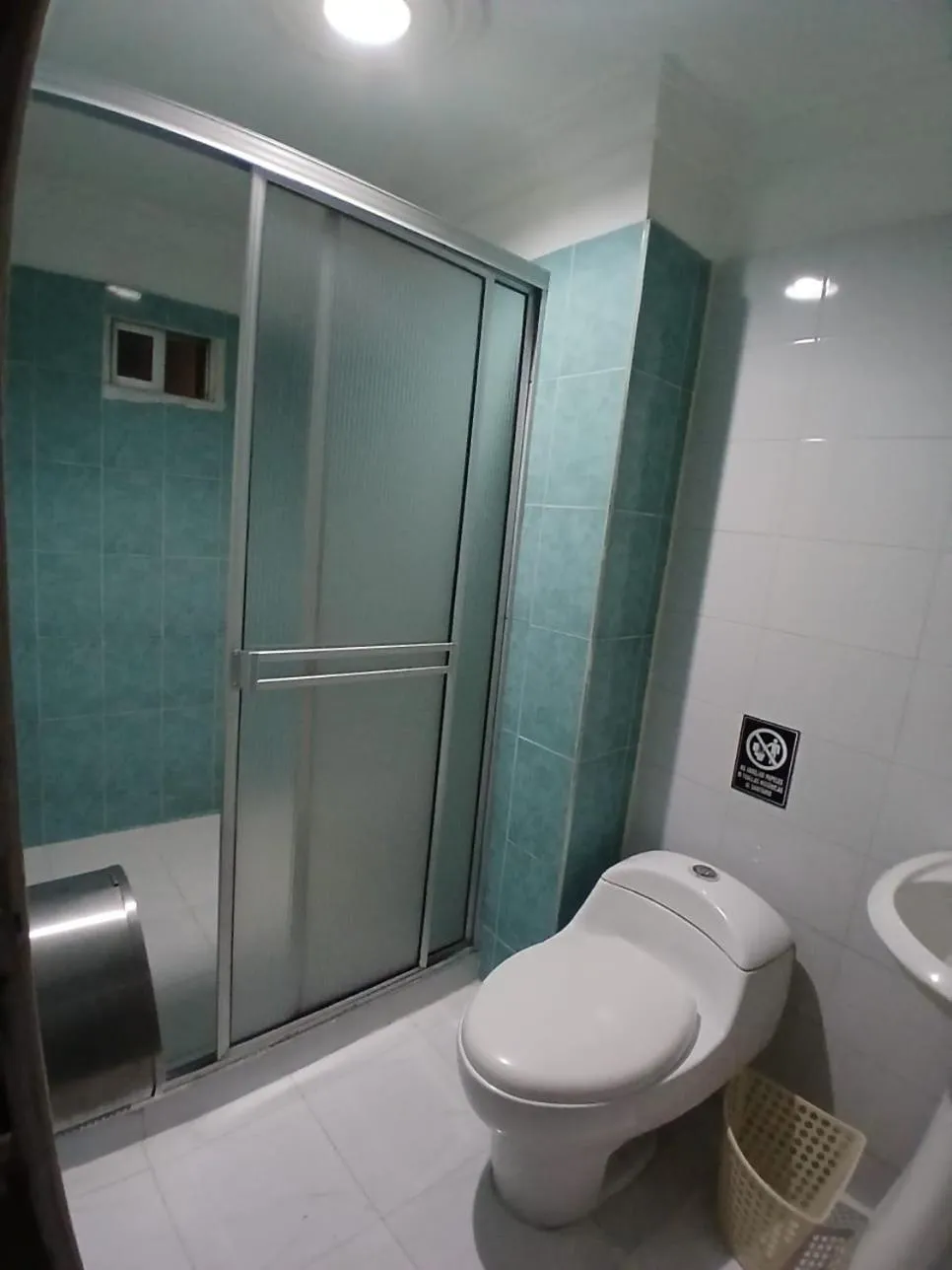 Shower in Hotel Plaza Norte Cali