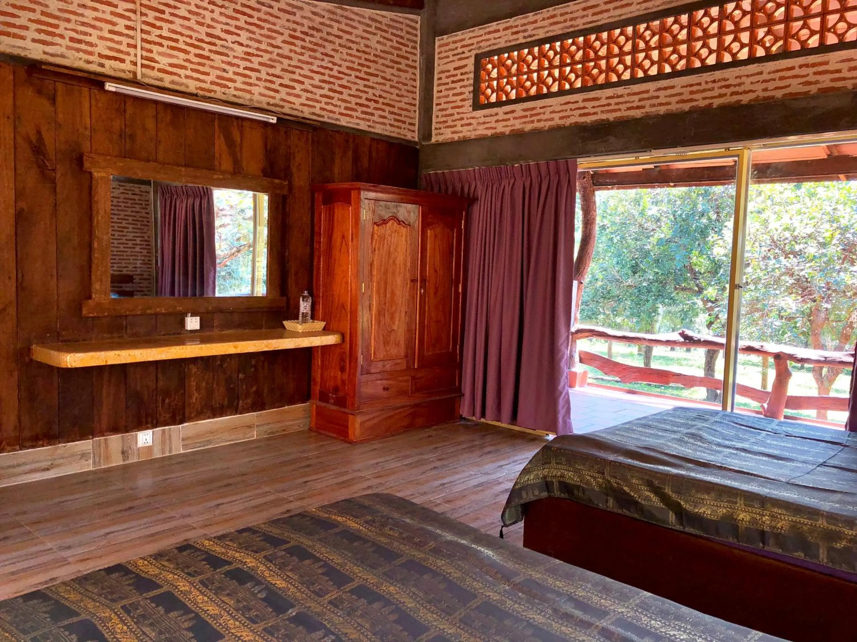 Guests, Bed in Nature Lodge