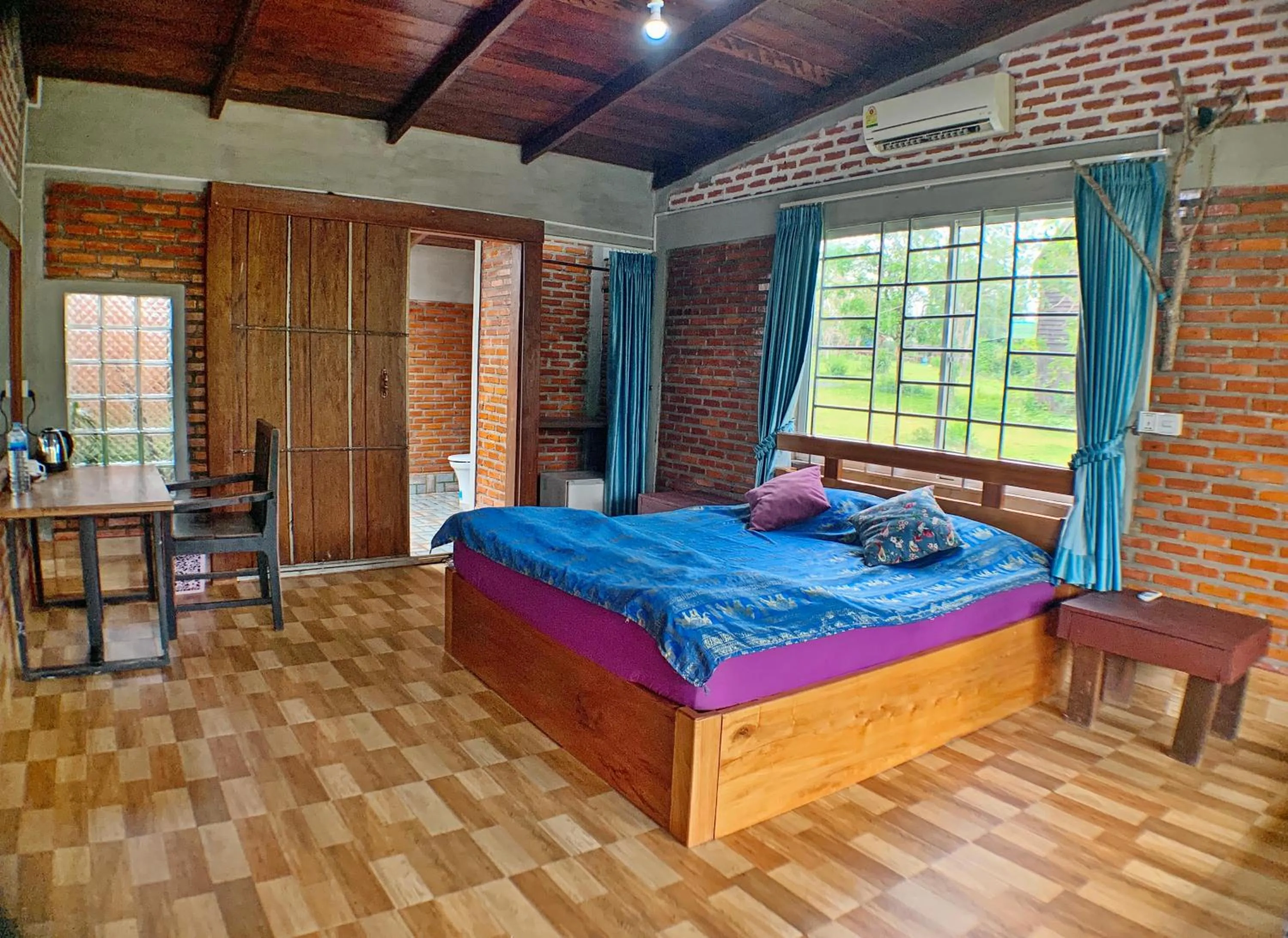 Bedroom, Bed in Nature Lodge