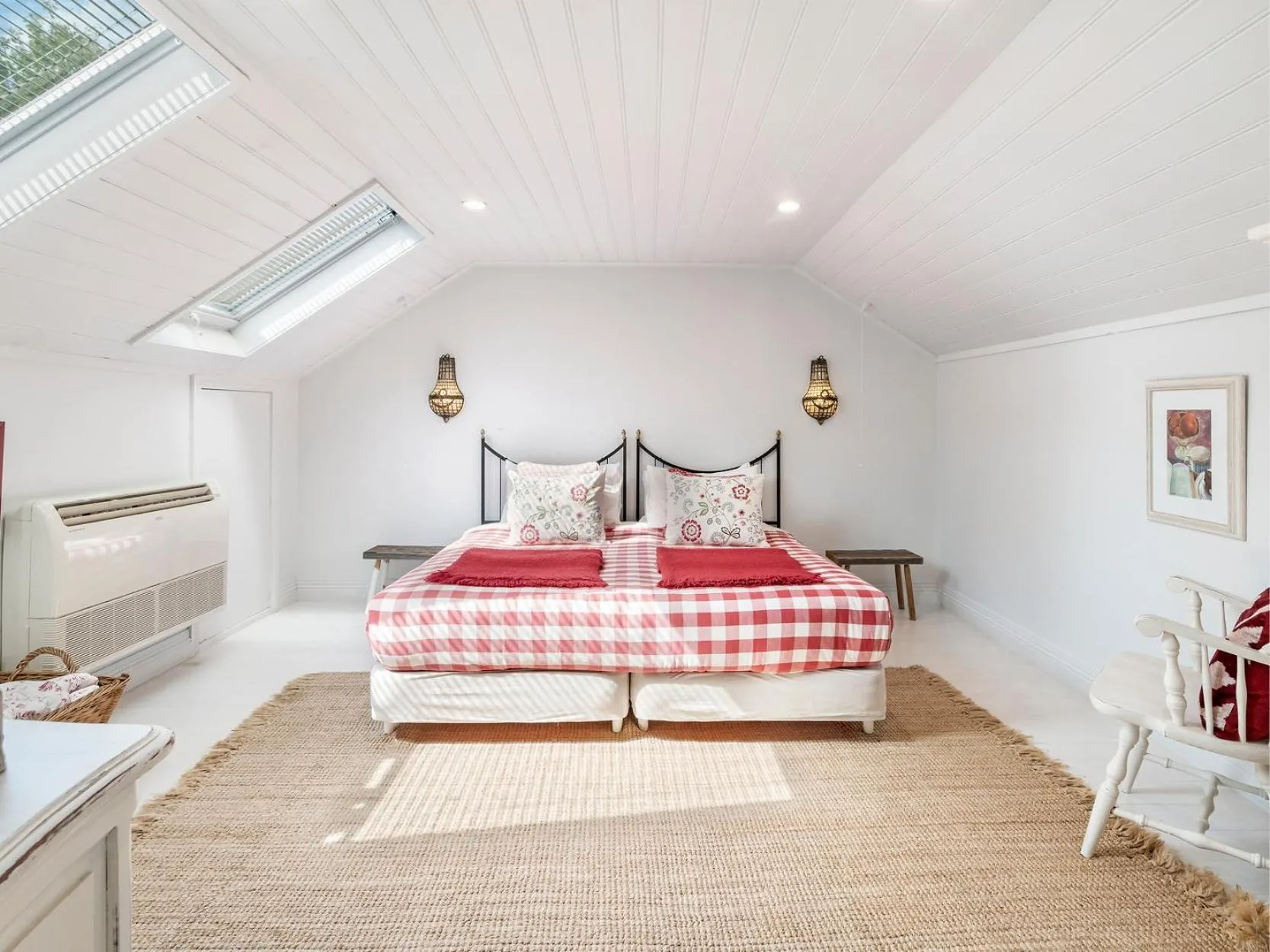 Bedroom, Bed in The Red Feather Inn