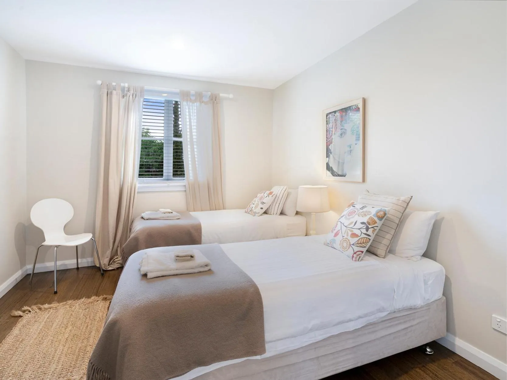 Bedroom, Bed in The Red Feather Inn