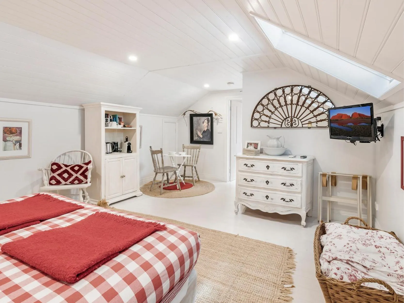 Bedroom, Bed in The Red Feather Inn