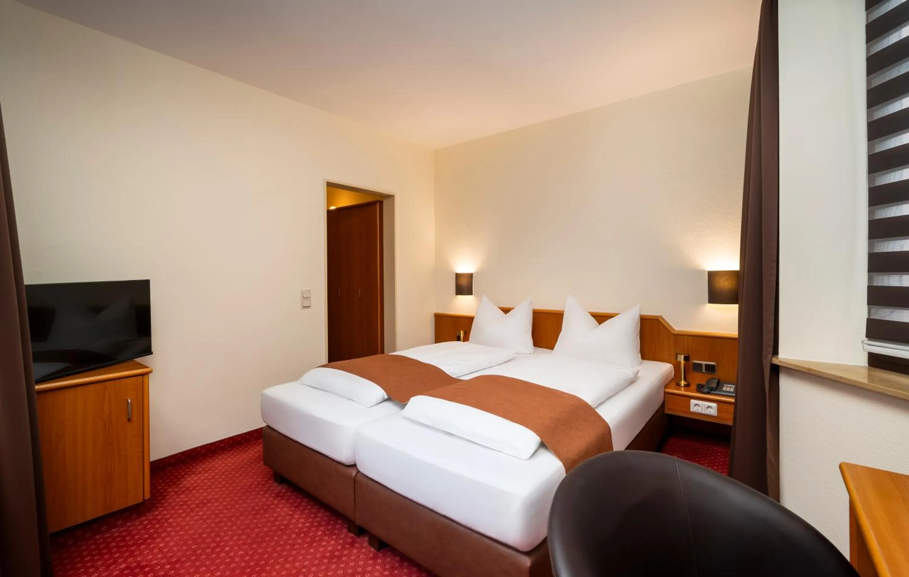 Photo of the whole room, Bed in ARKADEN Hotel Kelkheim